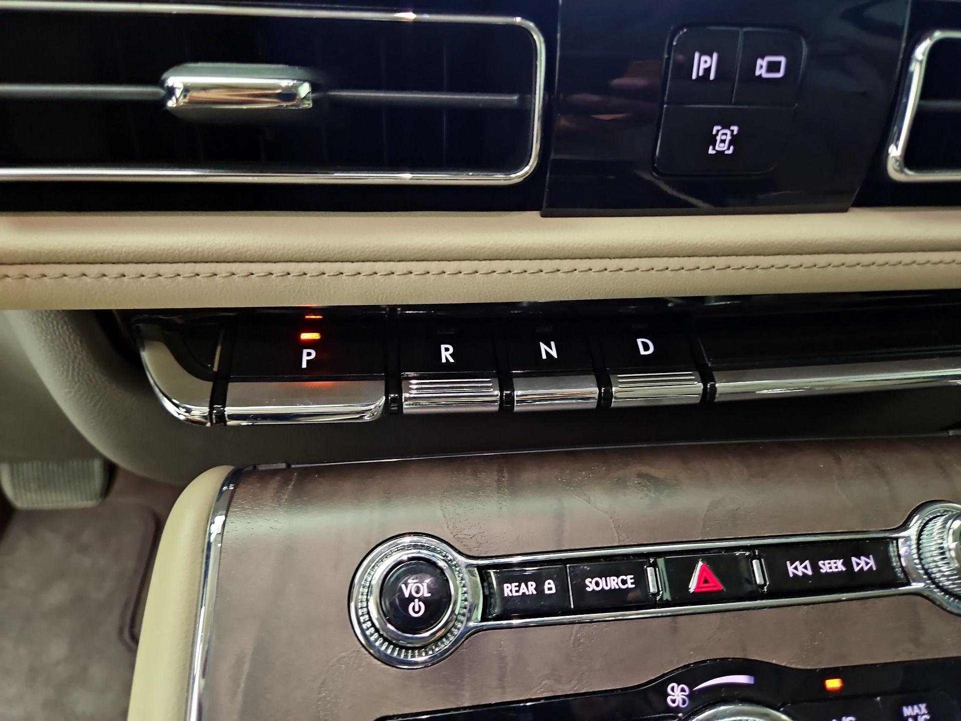 Thumbnail: 2023 Lincoln Aviator - 16