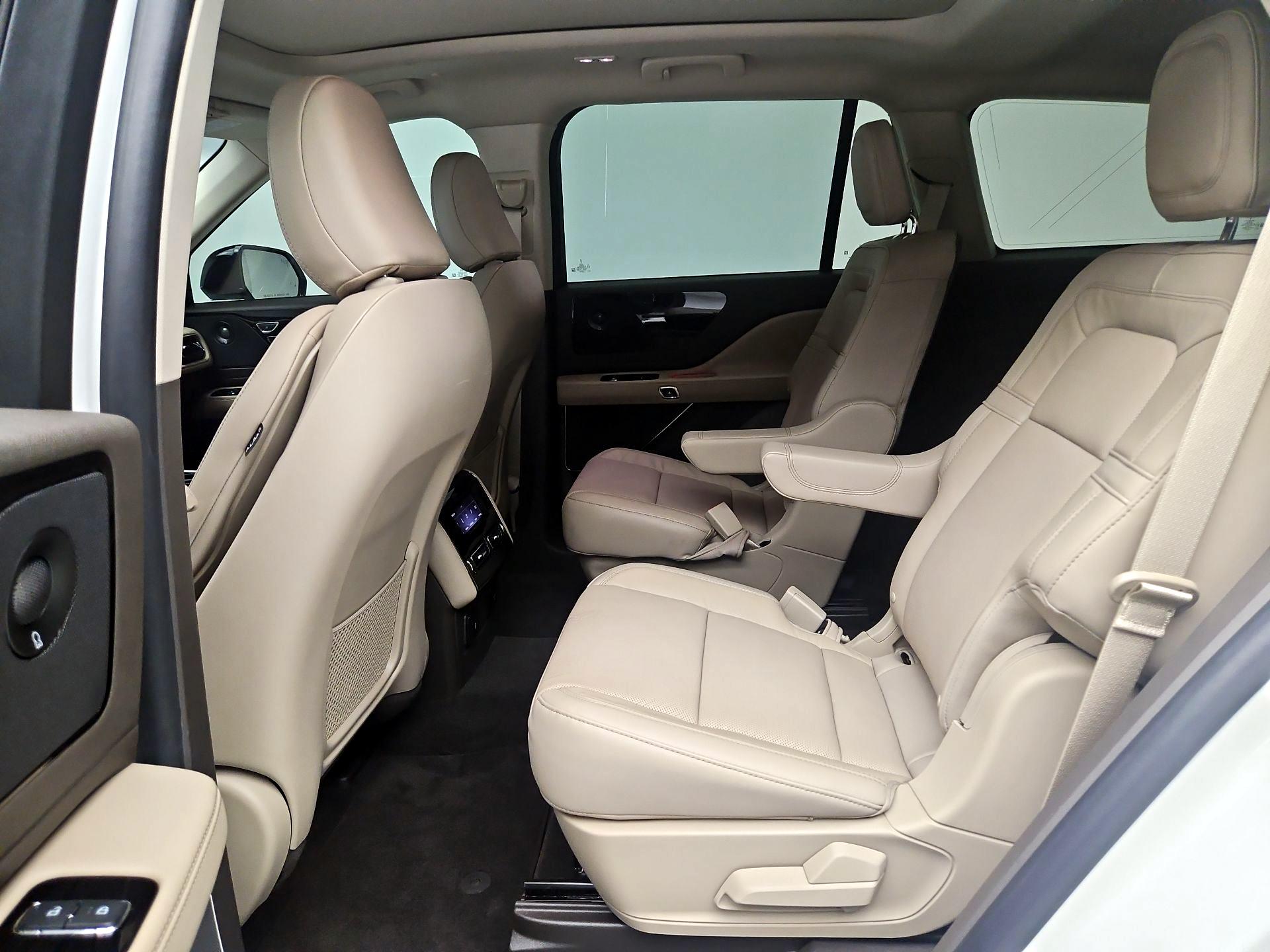 Thumbnail: 2023 Lincoln Aviator - 17