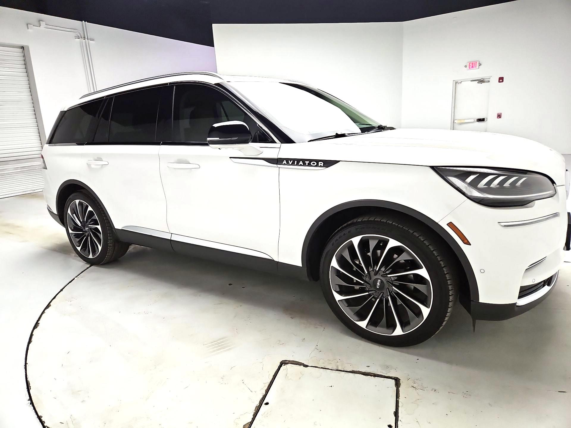 Thumbnail: 2023 Lincoln Aviator - 4