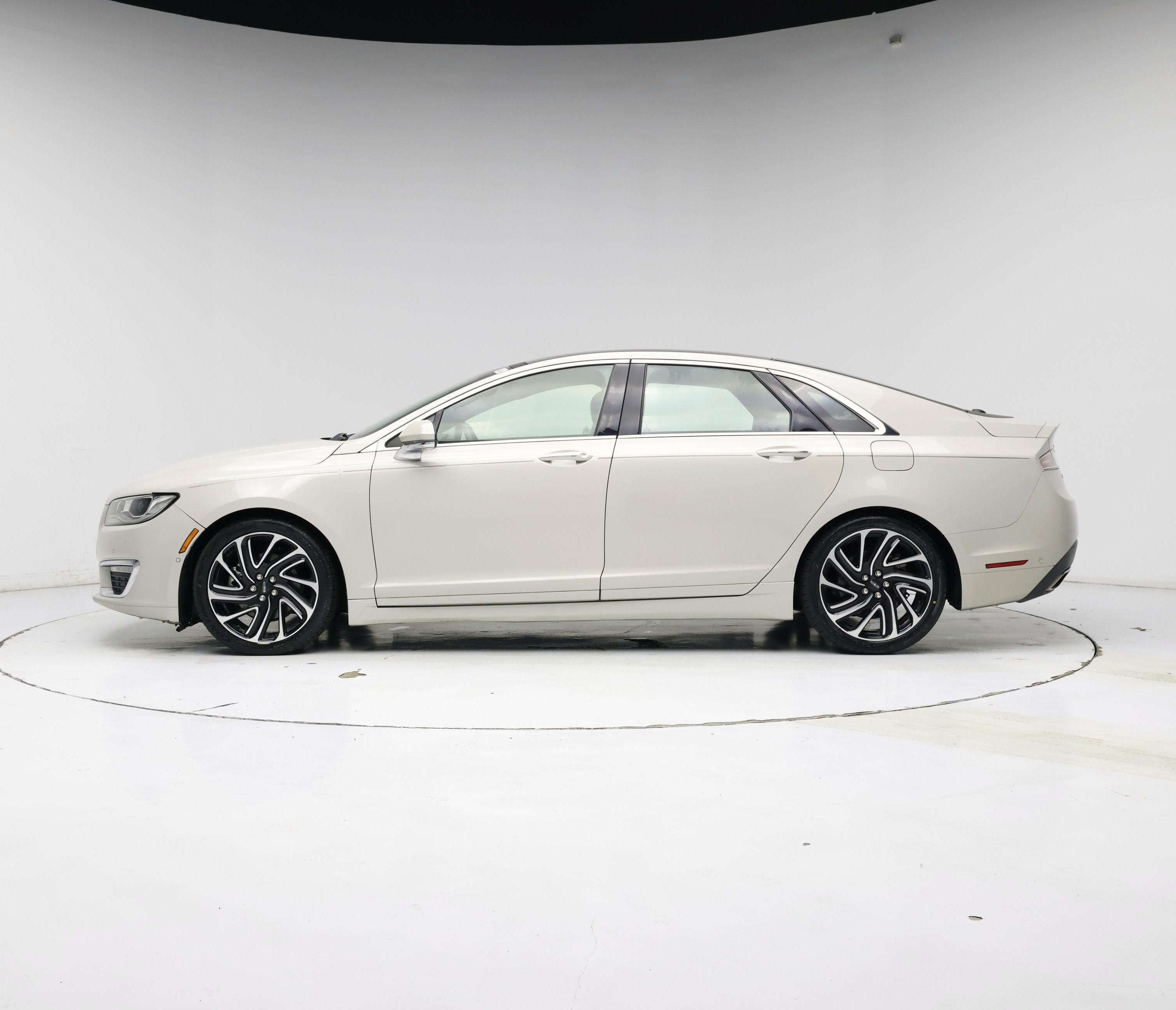 Thumbnail: 2020 Lincoln MKZ - 3
