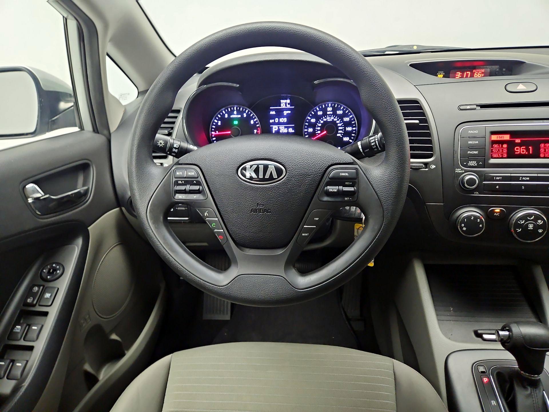 Thumbnail: 2015 Kia Forte - 10