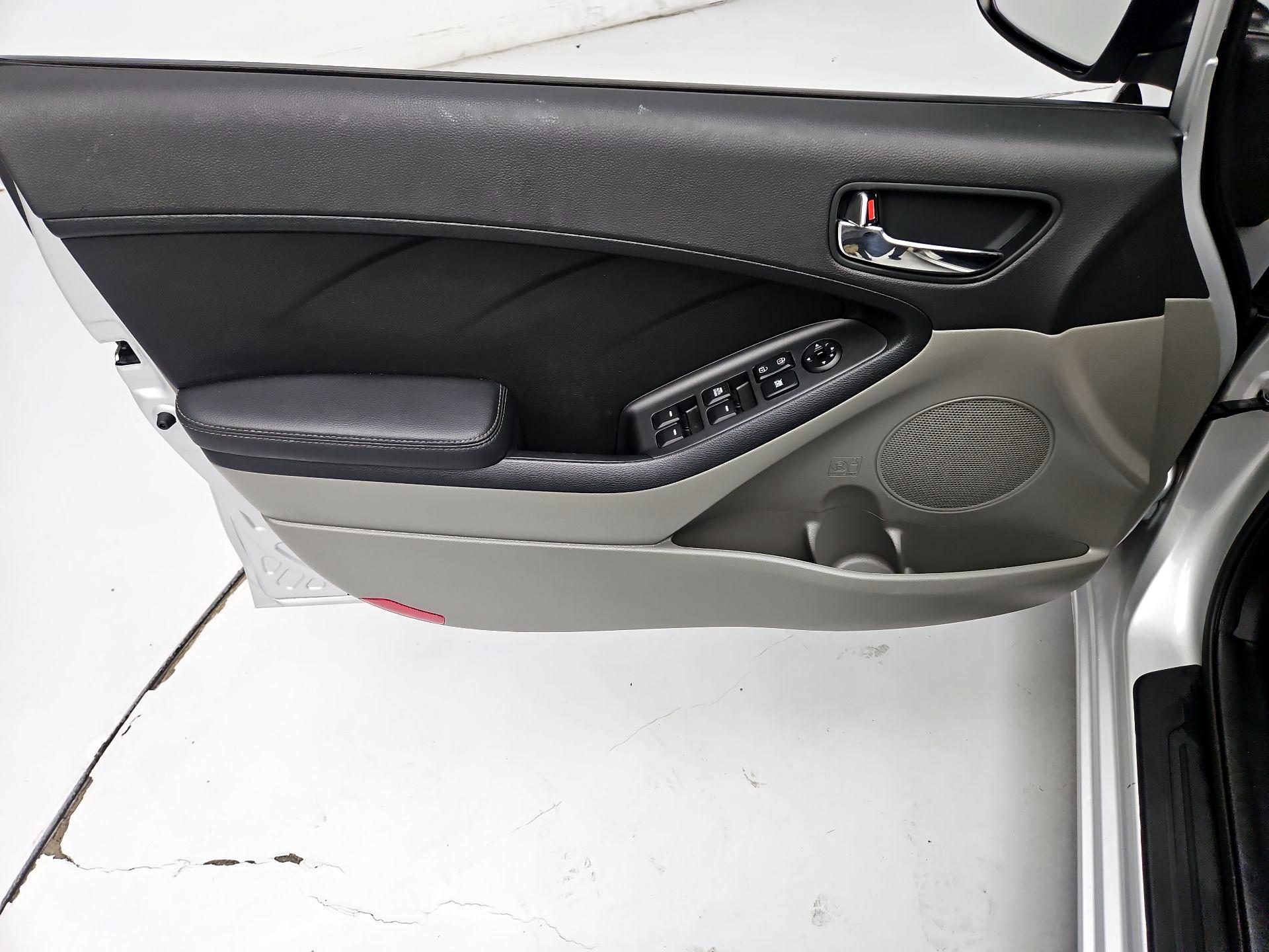 Thumbnail: 2015 Kia Forte - 12