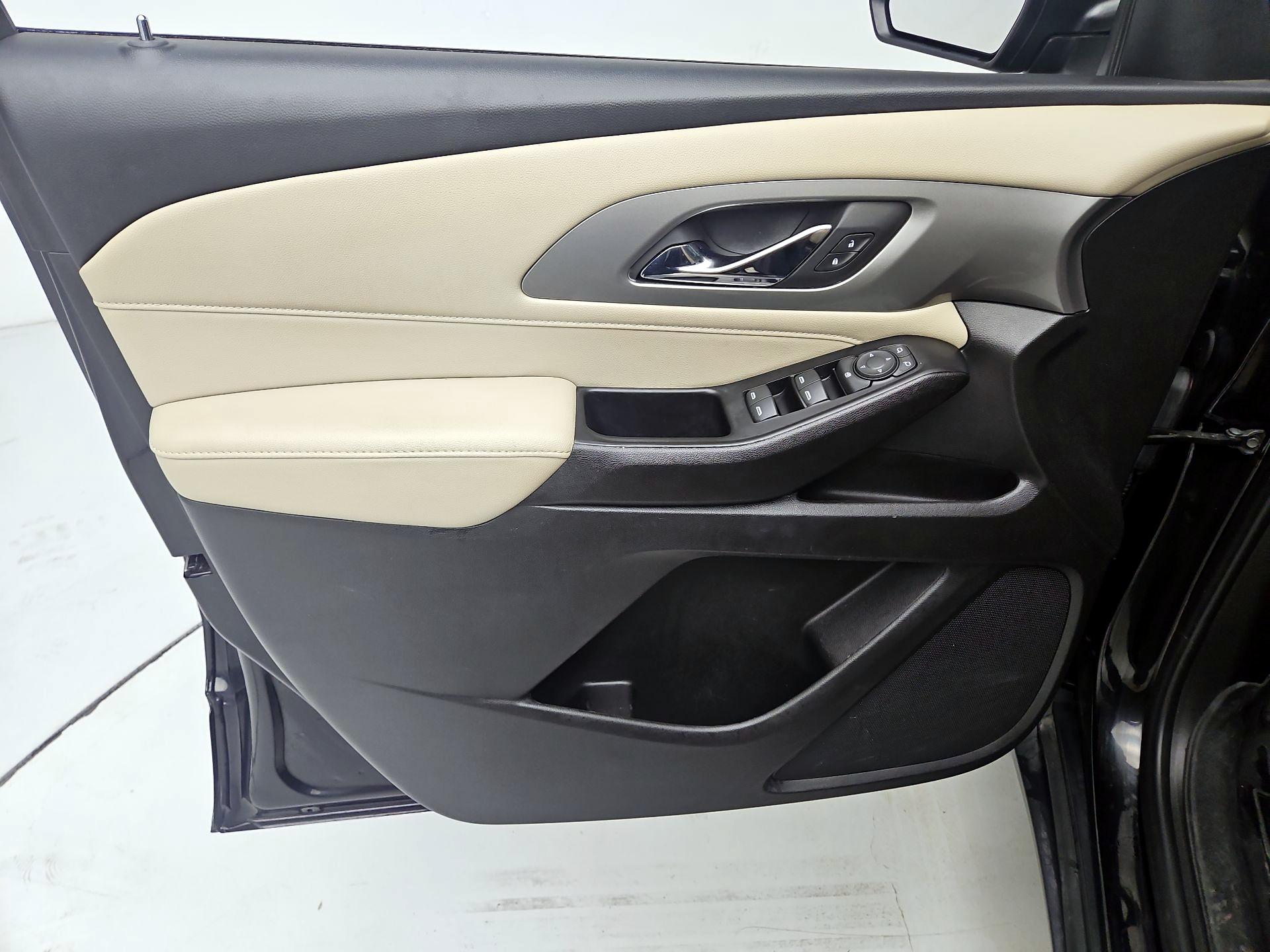 Thumbnail: 2023 Chevrolet Traverse - 10