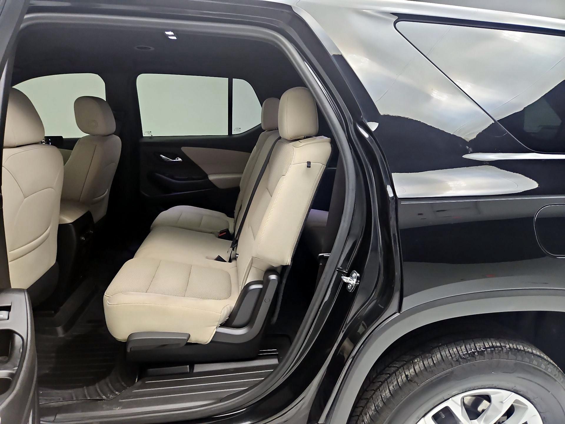 Thumbnail: 2023 Chevrolet Traverse - 17