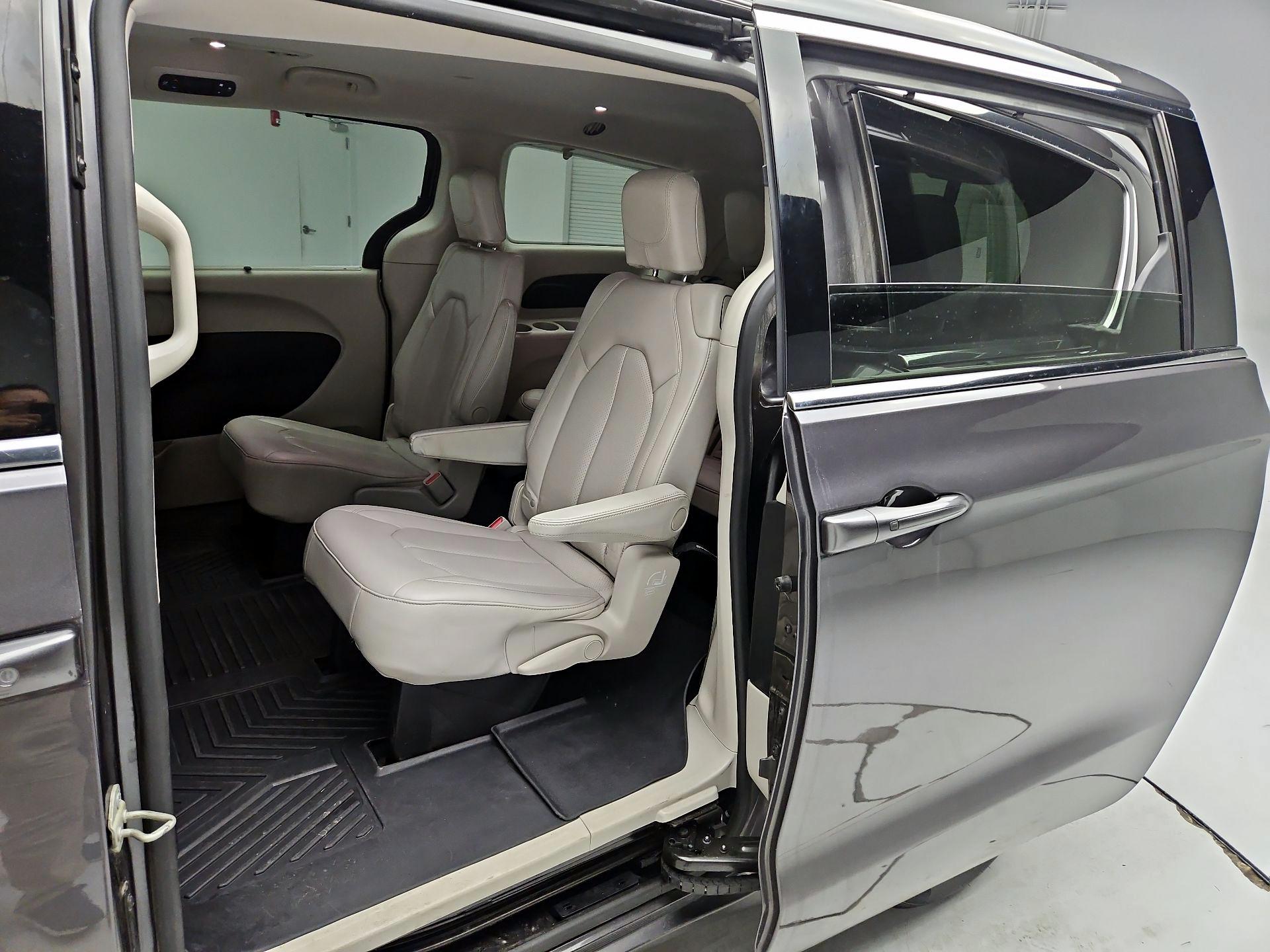Thumbnail: 2021 Chrysler Voyager - 19