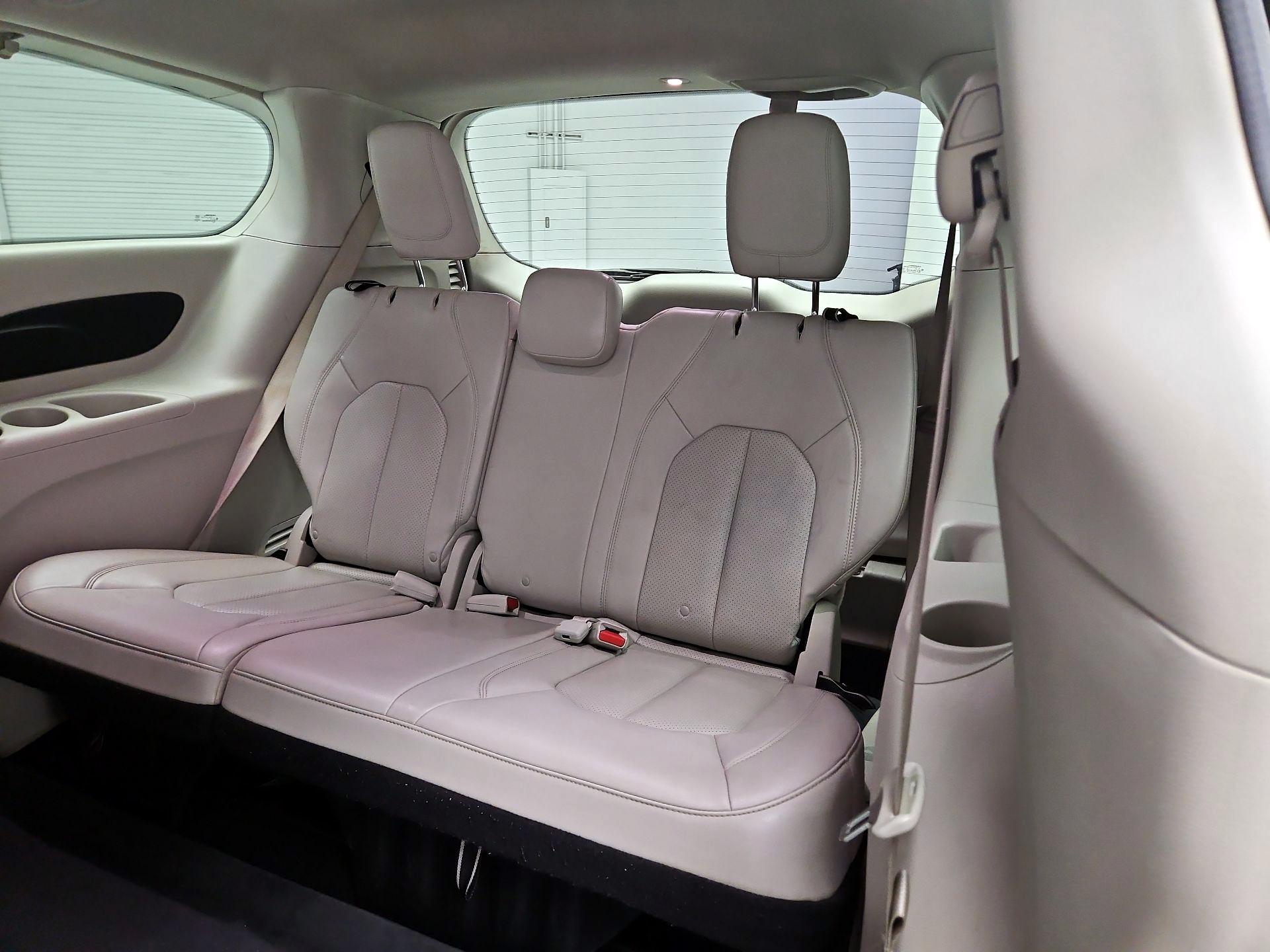 Thumbnail: 2021 Chrysler Voyager - 20