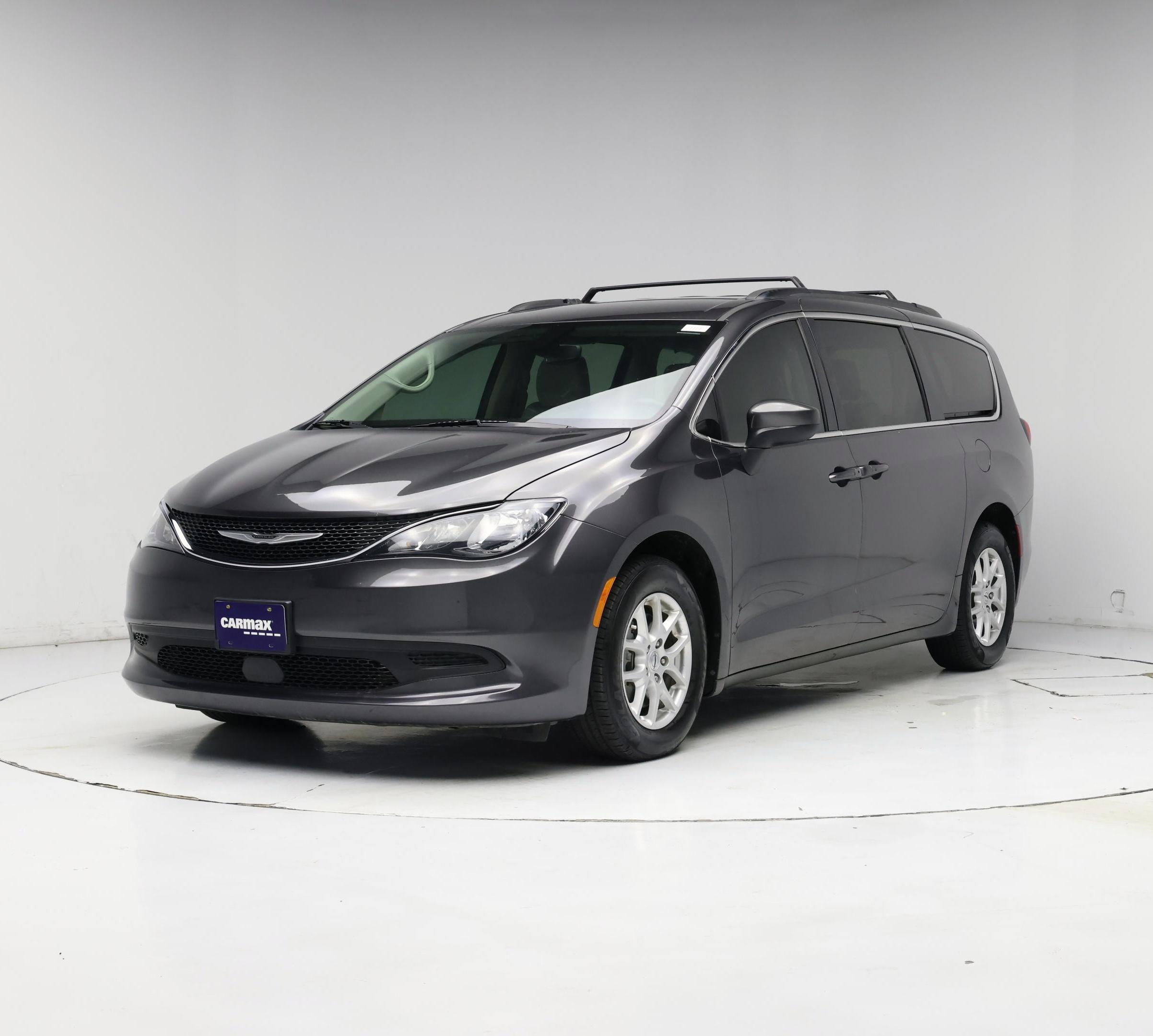 Thumbnail: 2021 Chrysler Voyager - 4