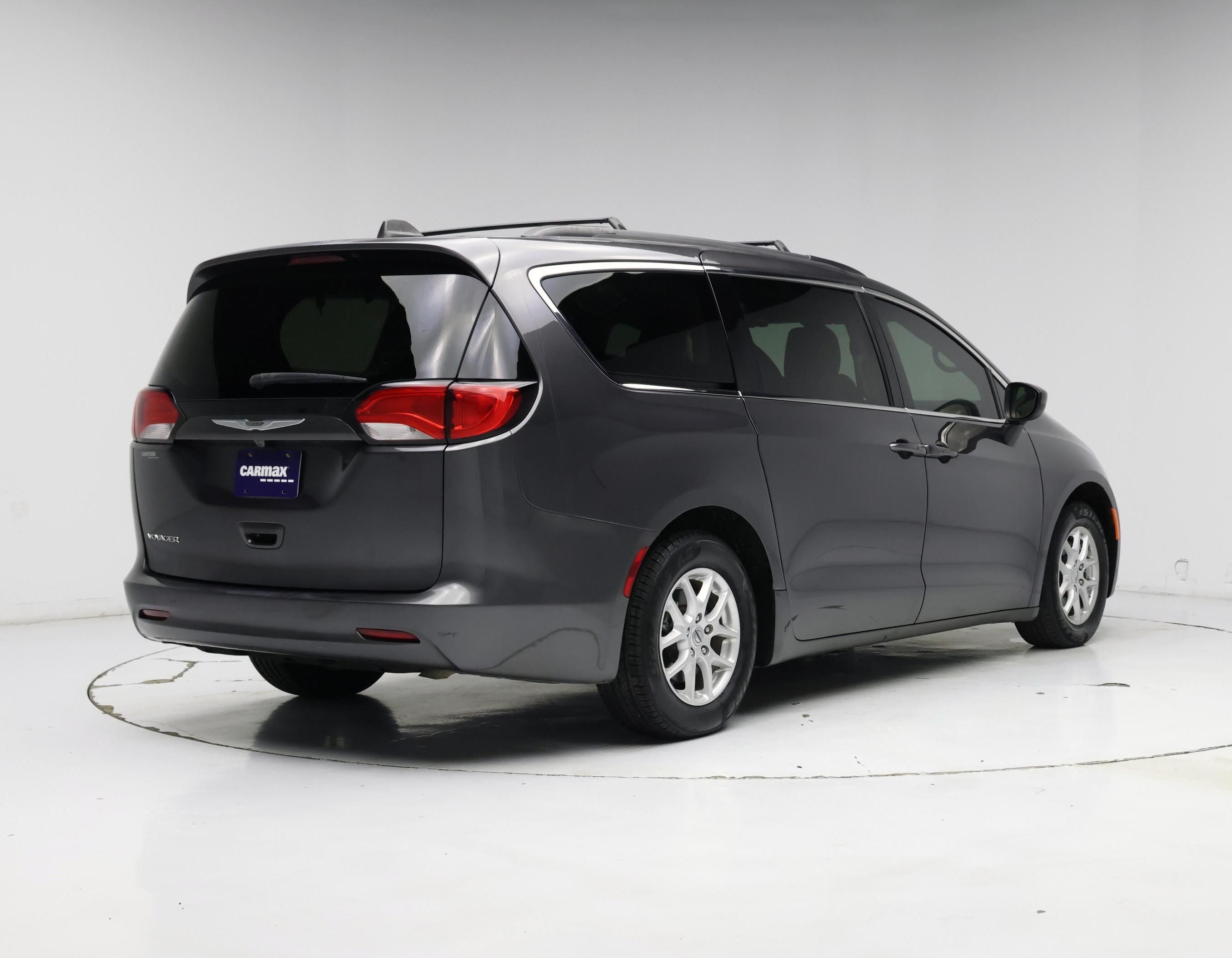 Thumbnail: 2021 Chrysler Voyager - 8