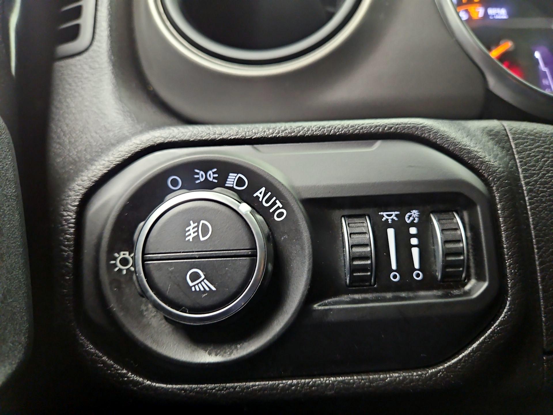 Thumbnail: 2021 Jeep Gladiator - 11