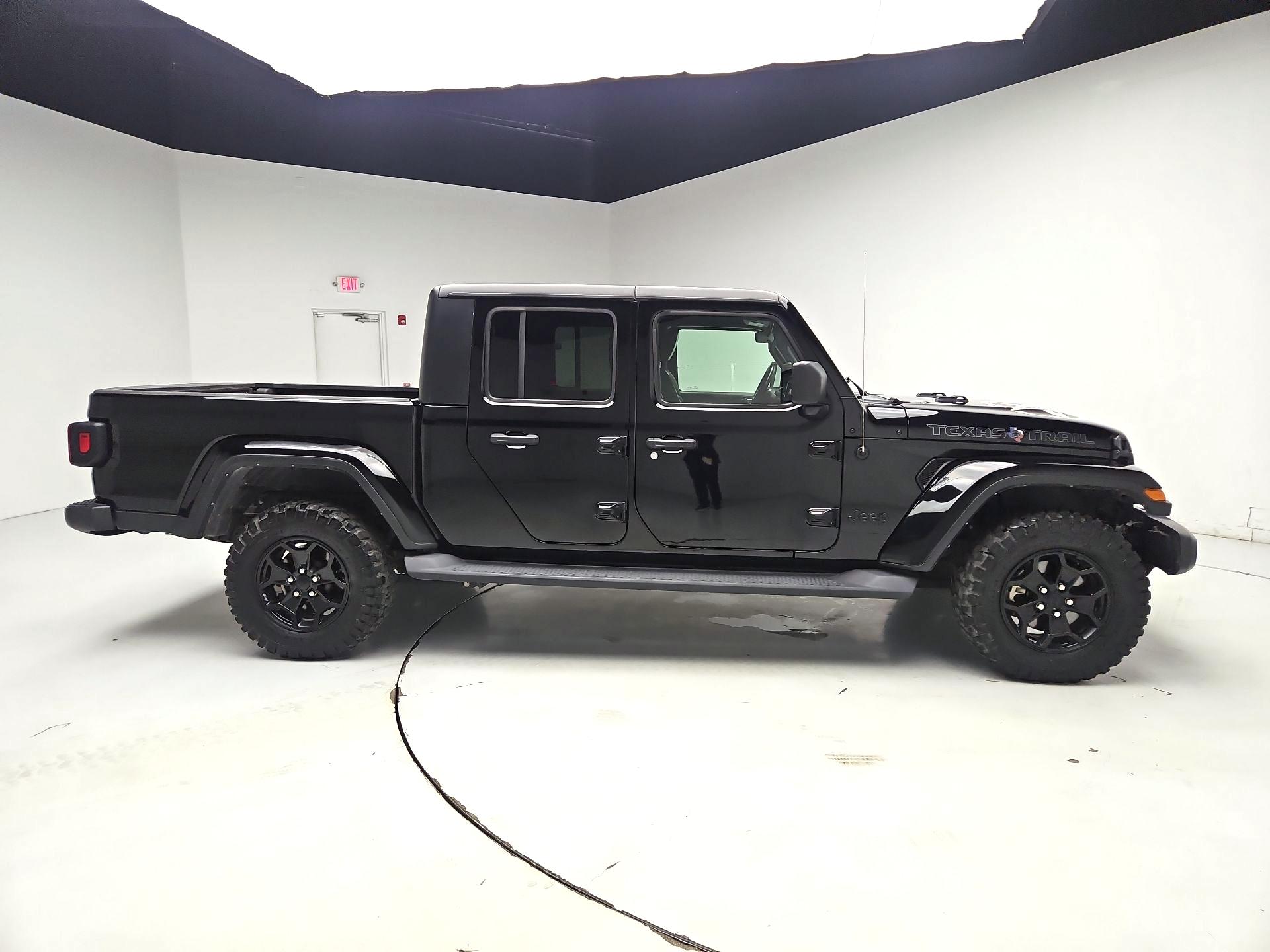 Thumbnail: 2021 Jeep Gladiator - 4