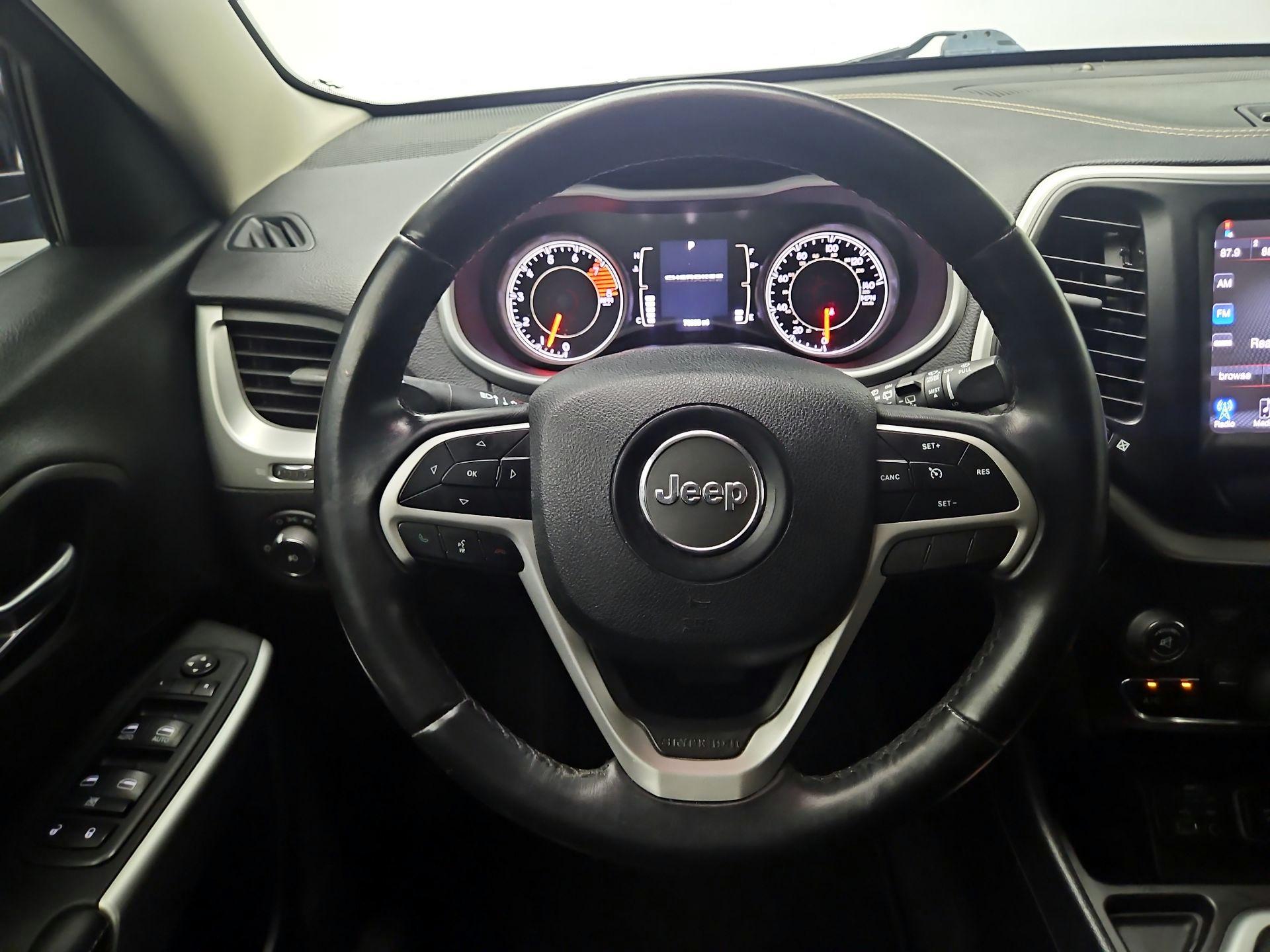 Thumbnail: 2018 Jeep Cherokee - 10