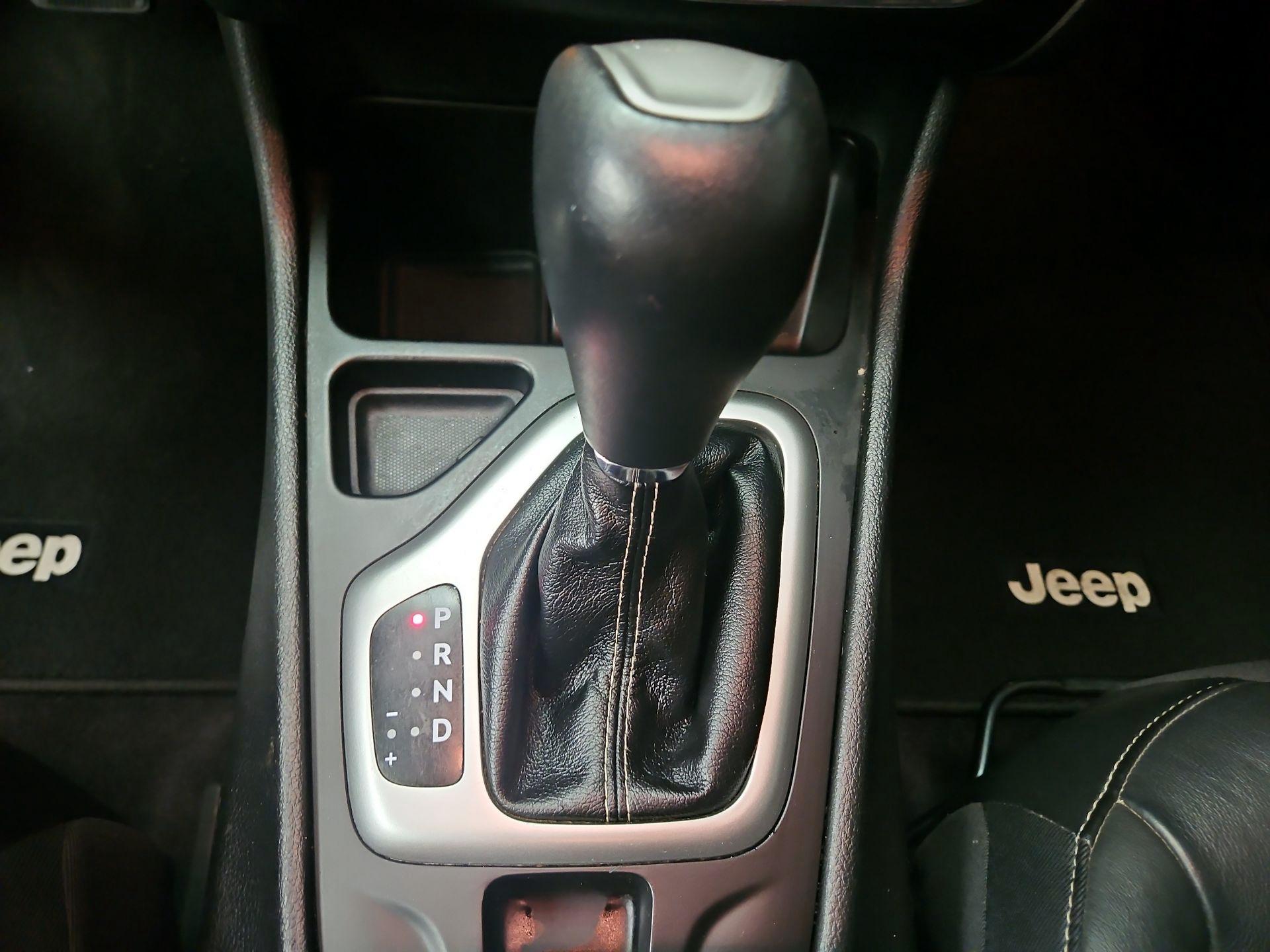 Thumbnail: 2018 Jeep Cherokee - 17