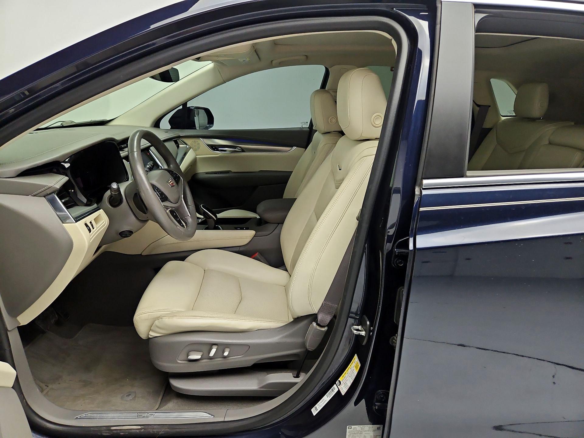 Thumbnail: 2017 Cadillac XT5 - 11