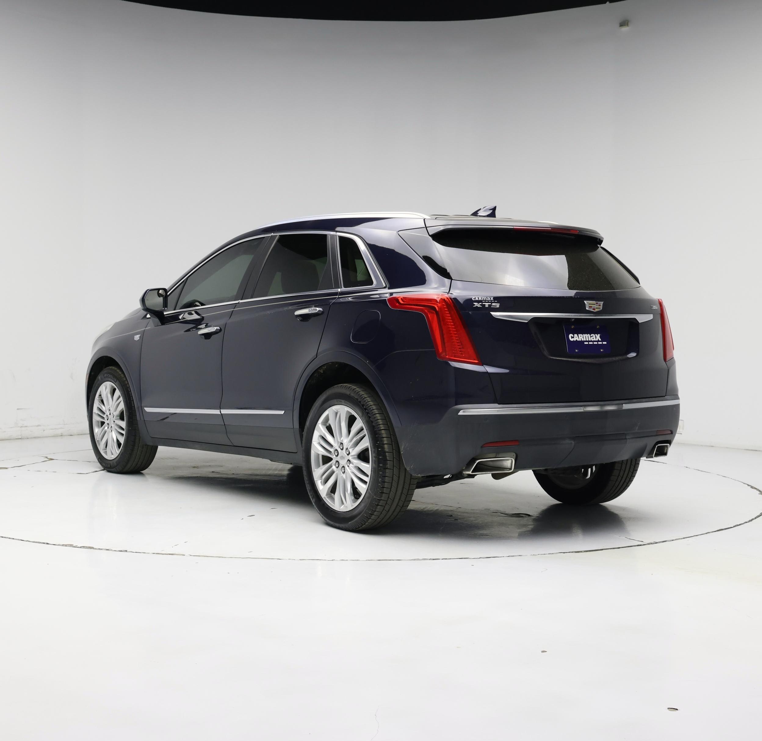 Thumbnail: 2017 Cadillac XT5 - 2
