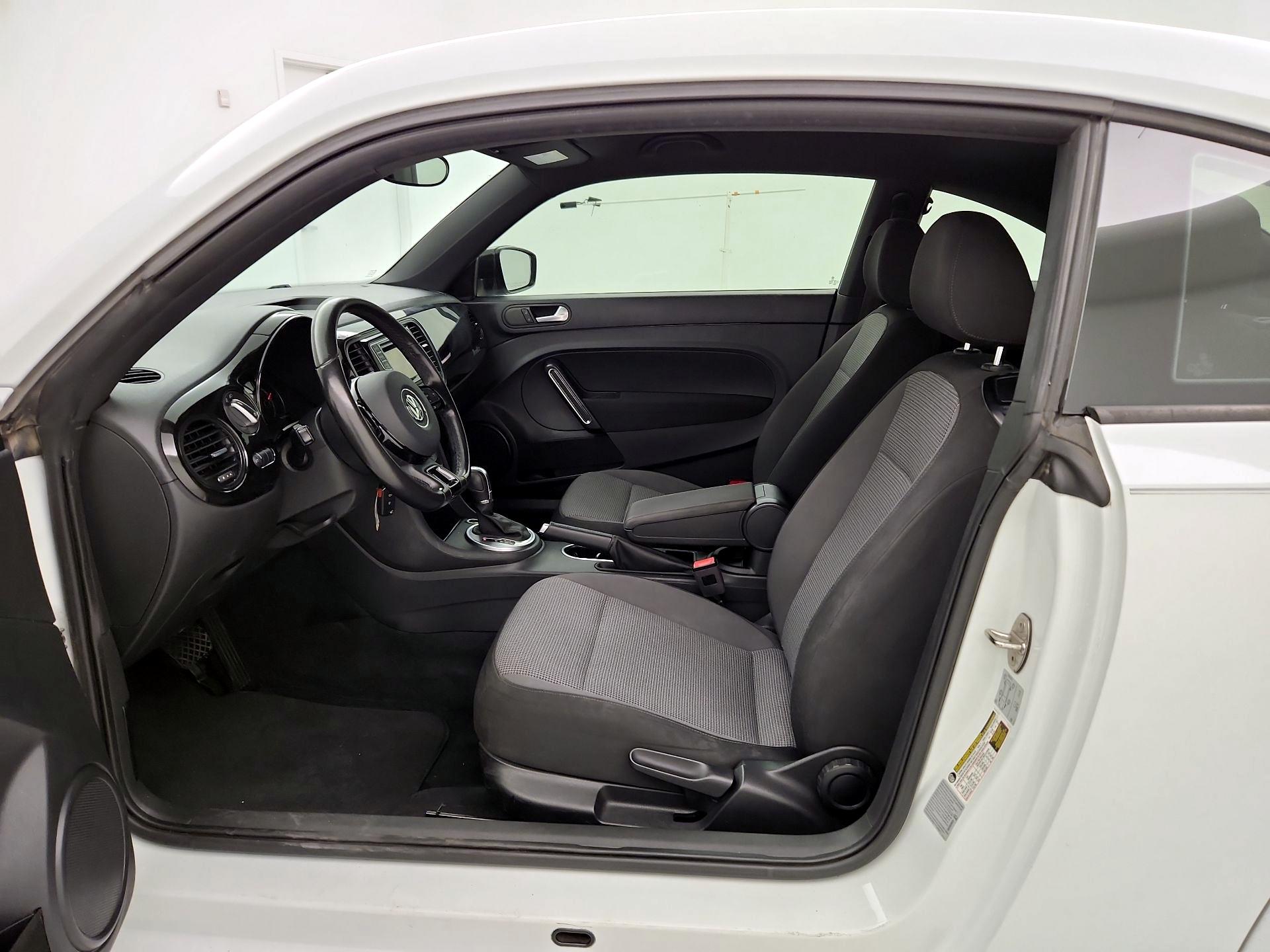 Thumbnail: 2018 Volkswagen Beetle - 11