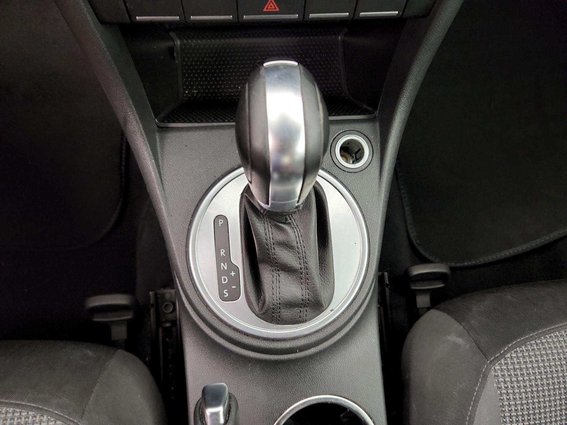Thumbnail: 2018 Volkswagen Beetle - 17