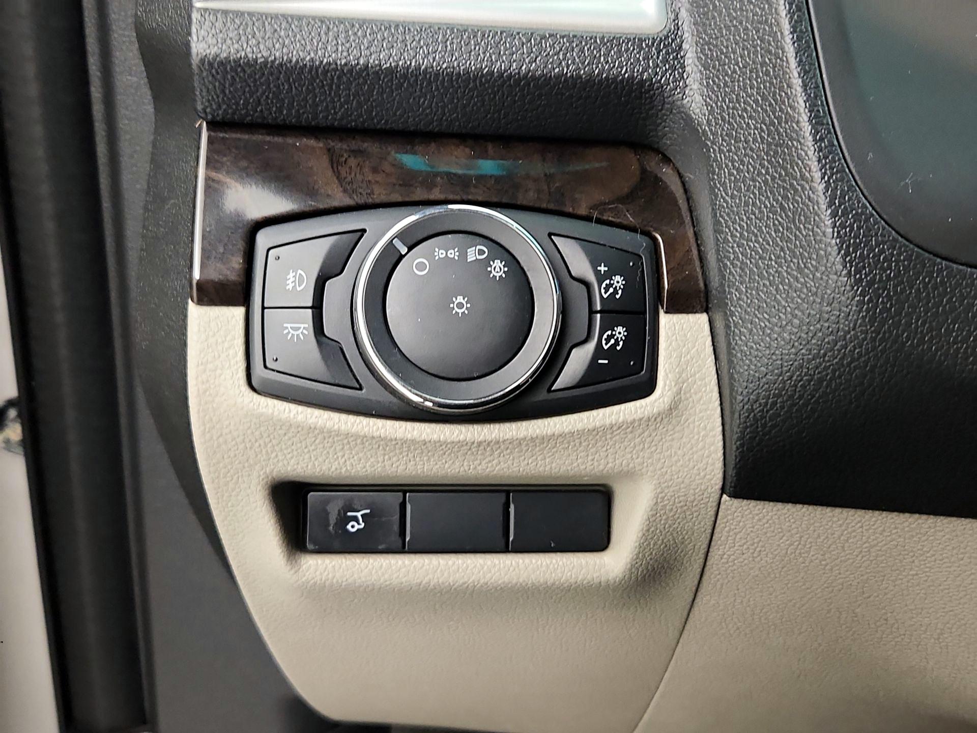 Thumbnail: 2015 Ford Explorer - 13