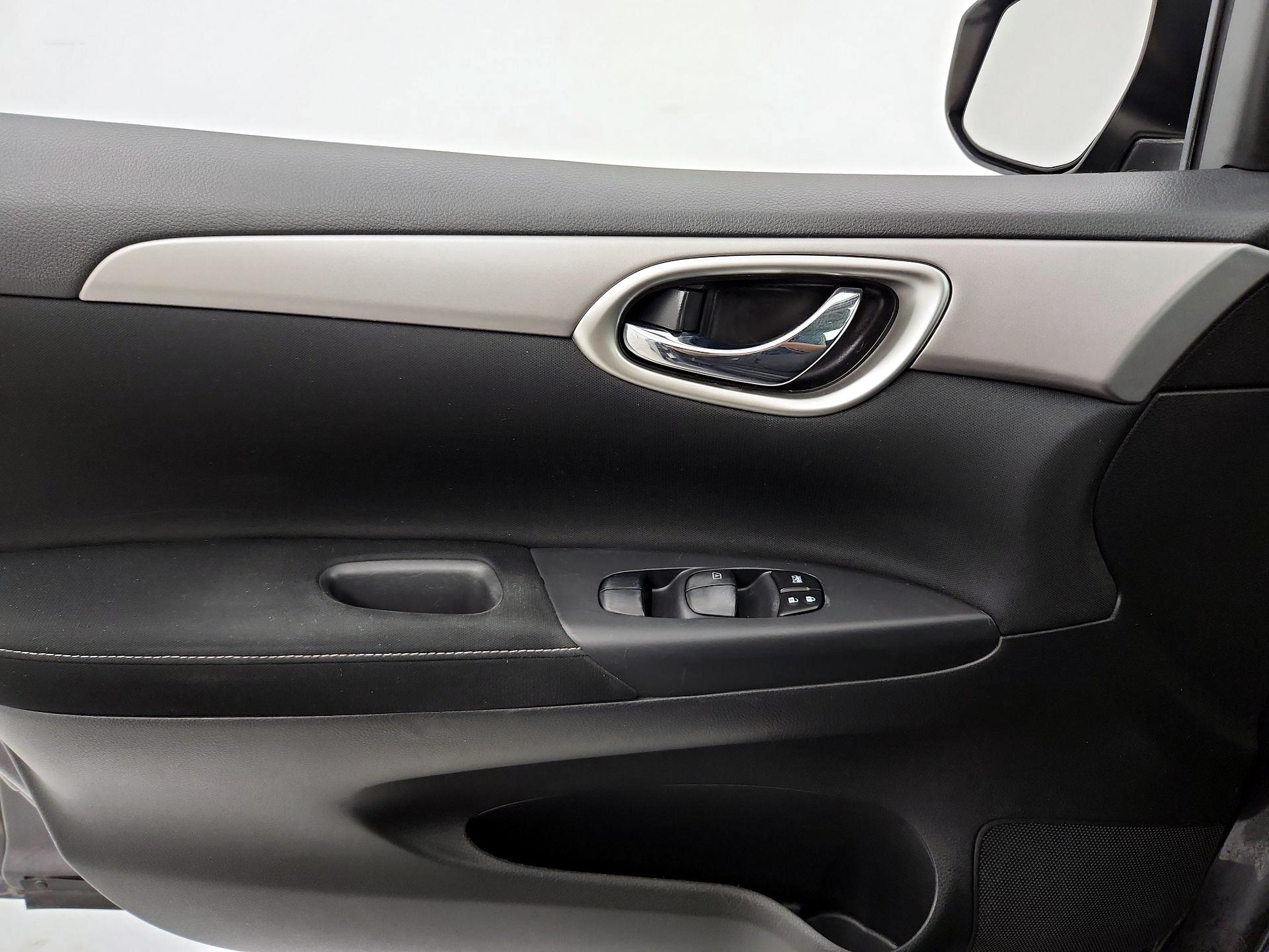Thumbnail: 2015 Nissan Sentra - 12
