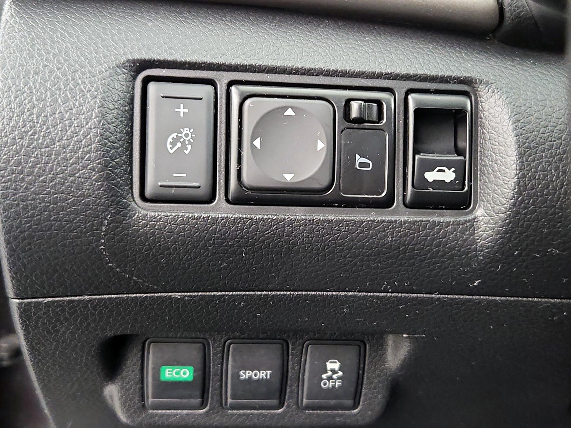 Thumbnail: 2015 Nissan Sentra - 13
