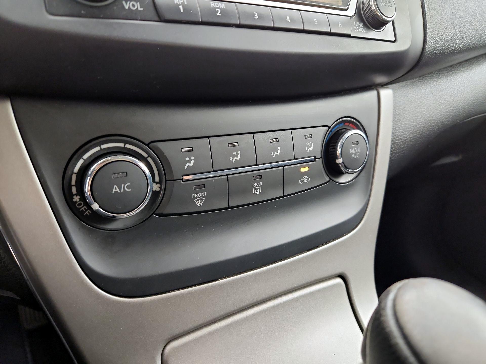 Thumbnail: 2015 Nissan Sentra - 16