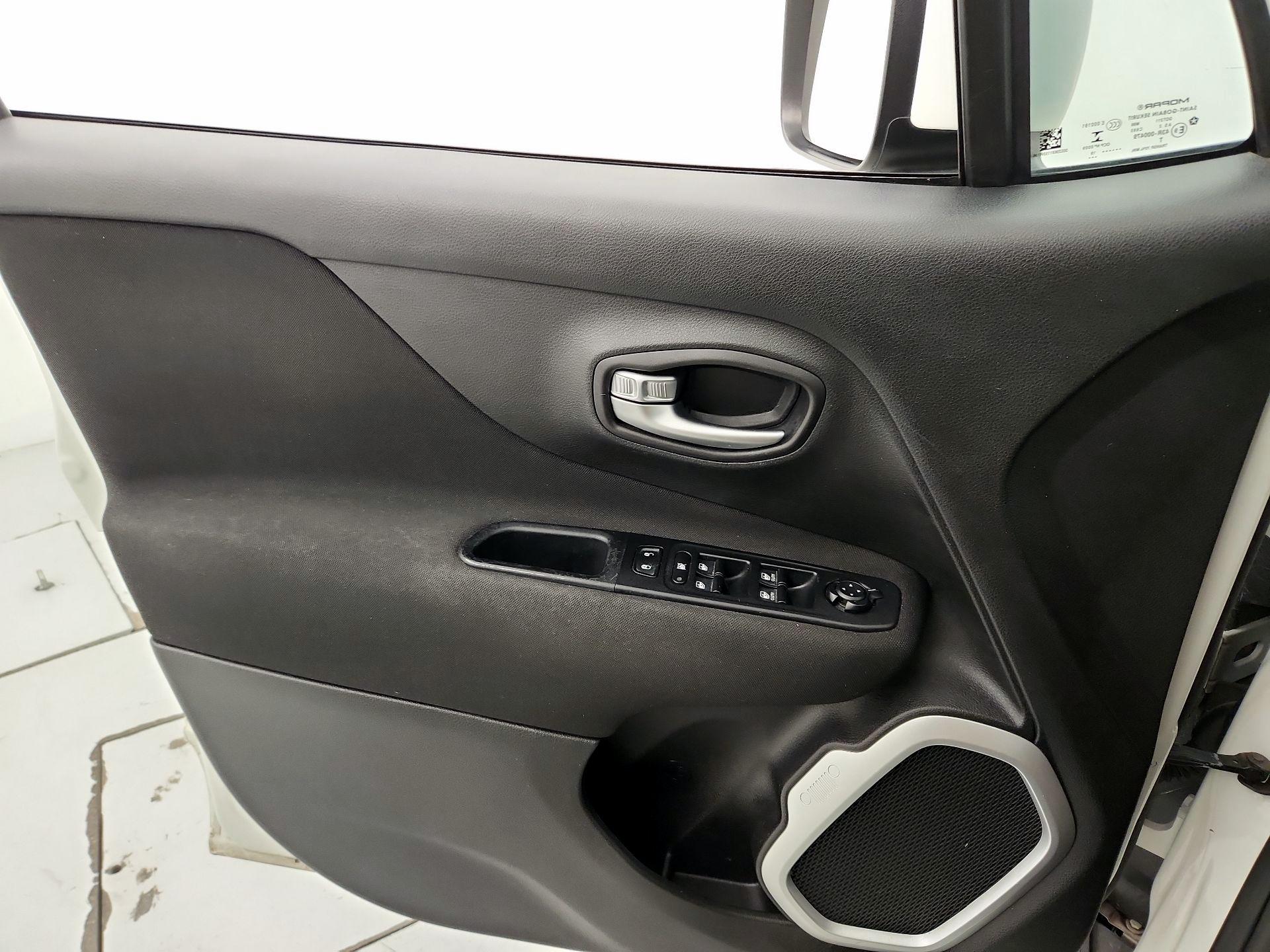 Thumbnail: 2019 Jeep Renegade - 12