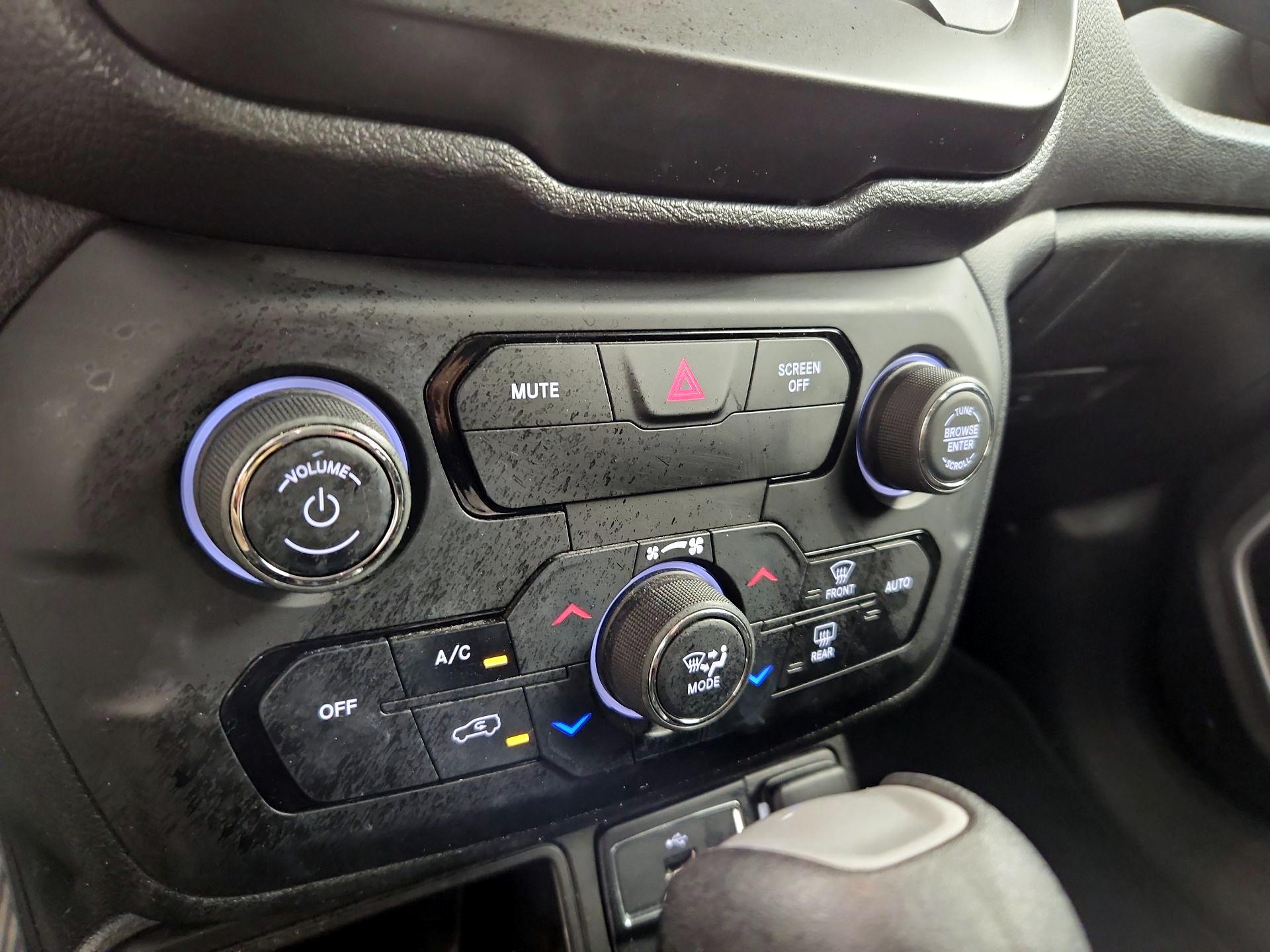 Thumbnail: 2019 Jeep Renegade - 16