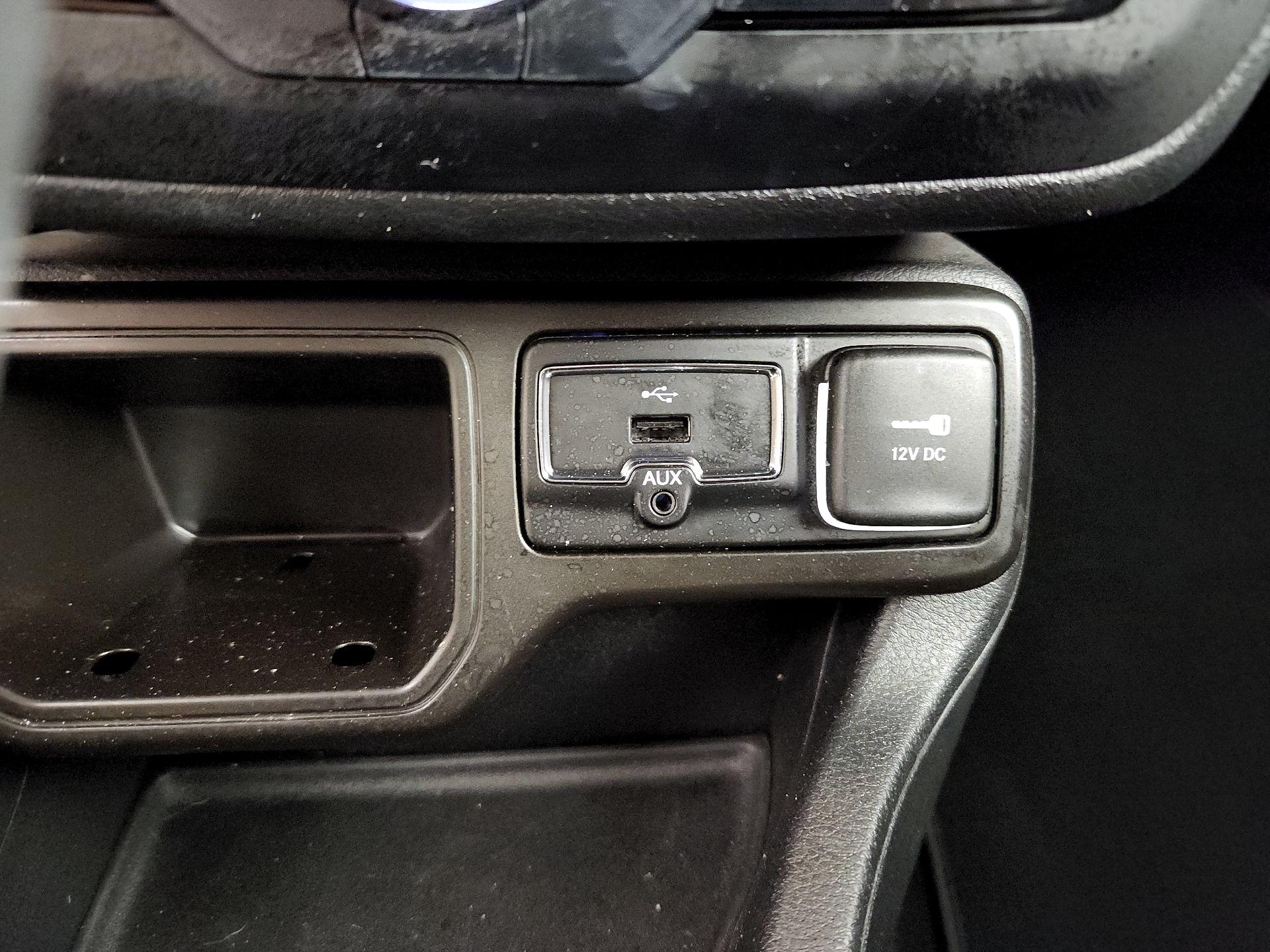 Thumbnail: 2019 Jeep Renegade - 18