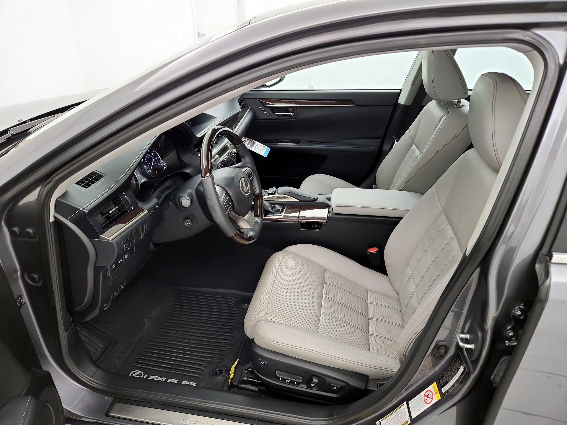Thumbnail: 2016 Lexus ES - 11