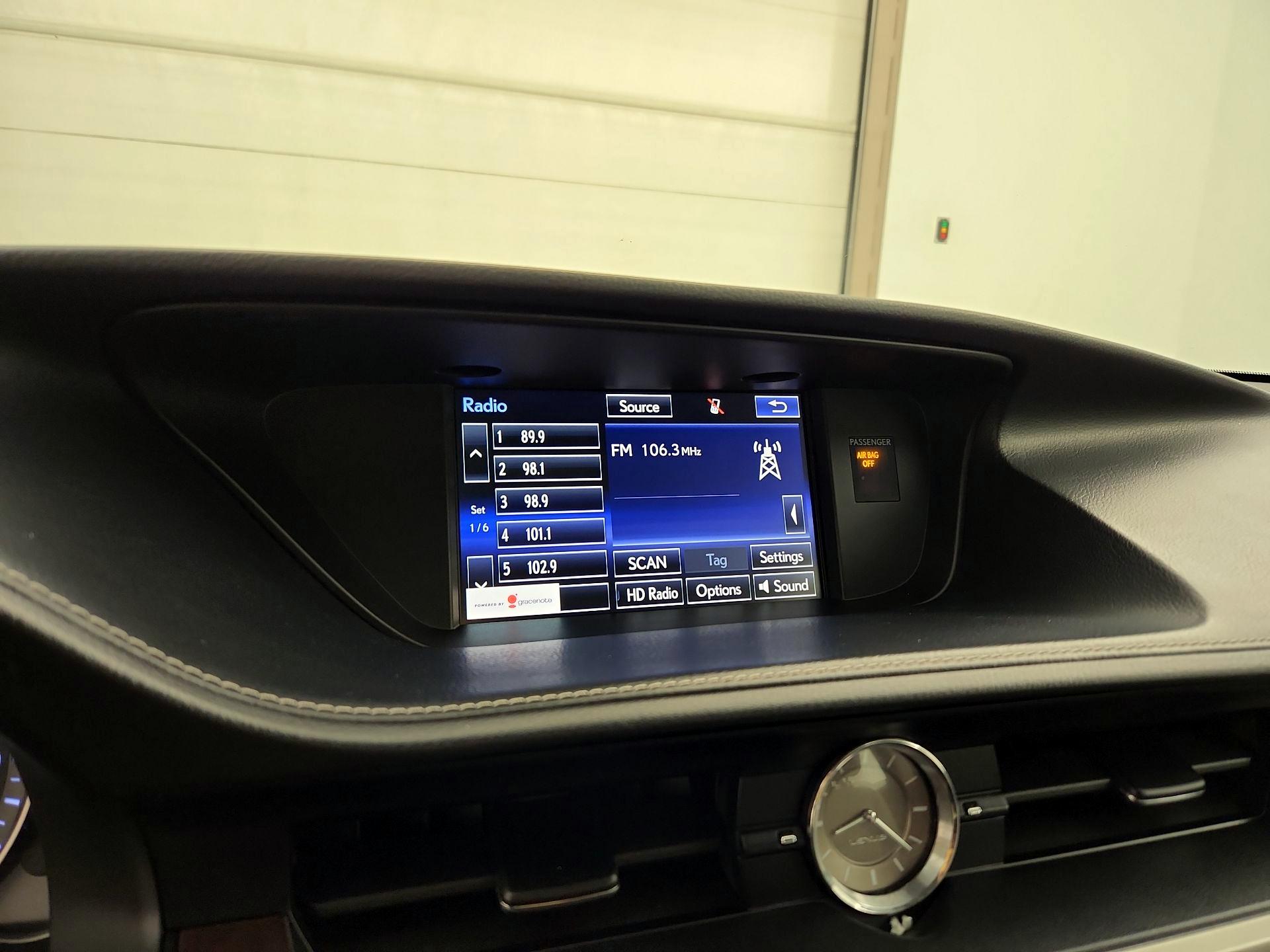 Thumbnail: 2016 Lexus ES - 16