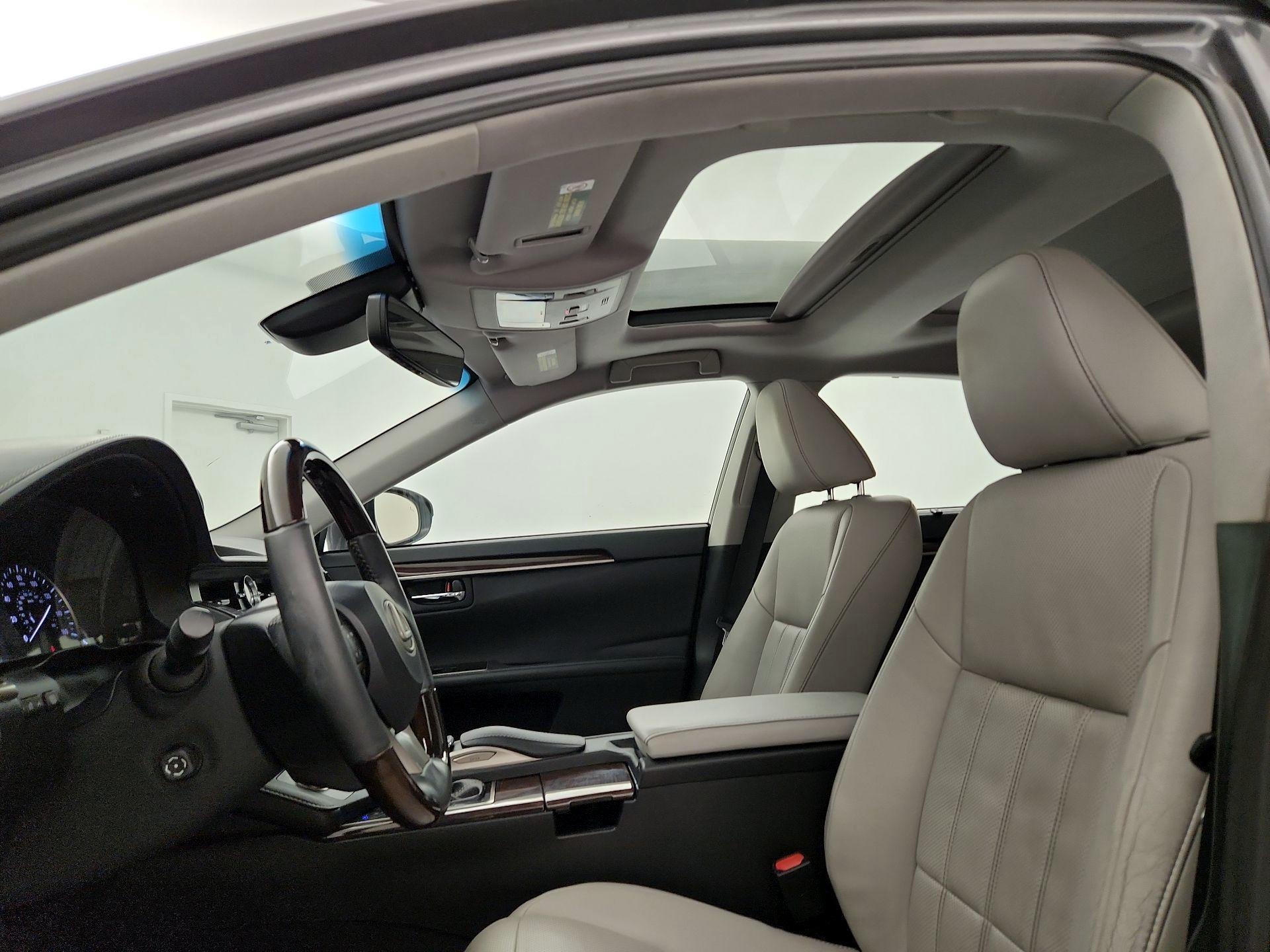 Thumbnail: 2016 Lexus ES - 20