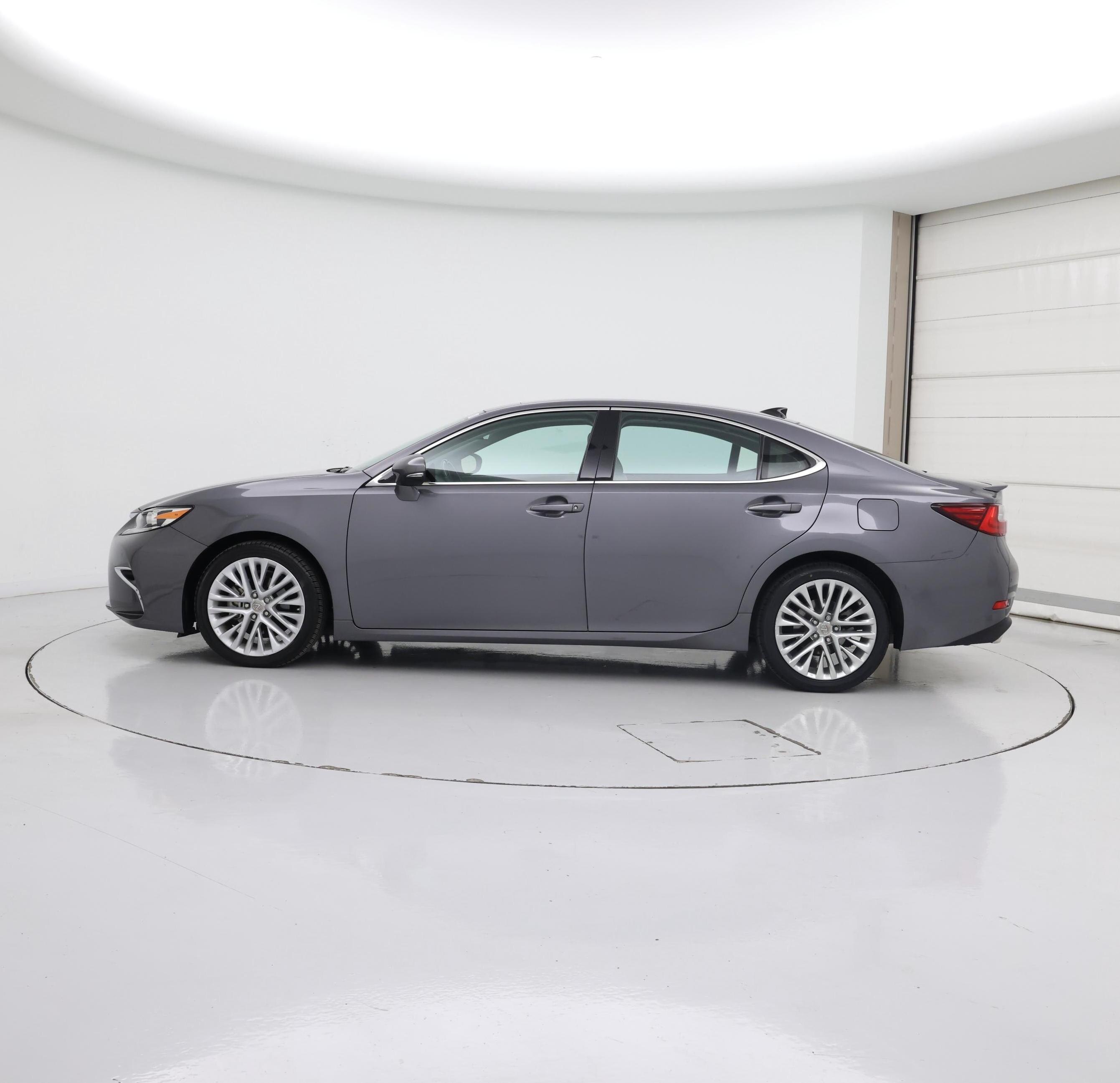 Thumbnail: 2016 Lexus ES - 3