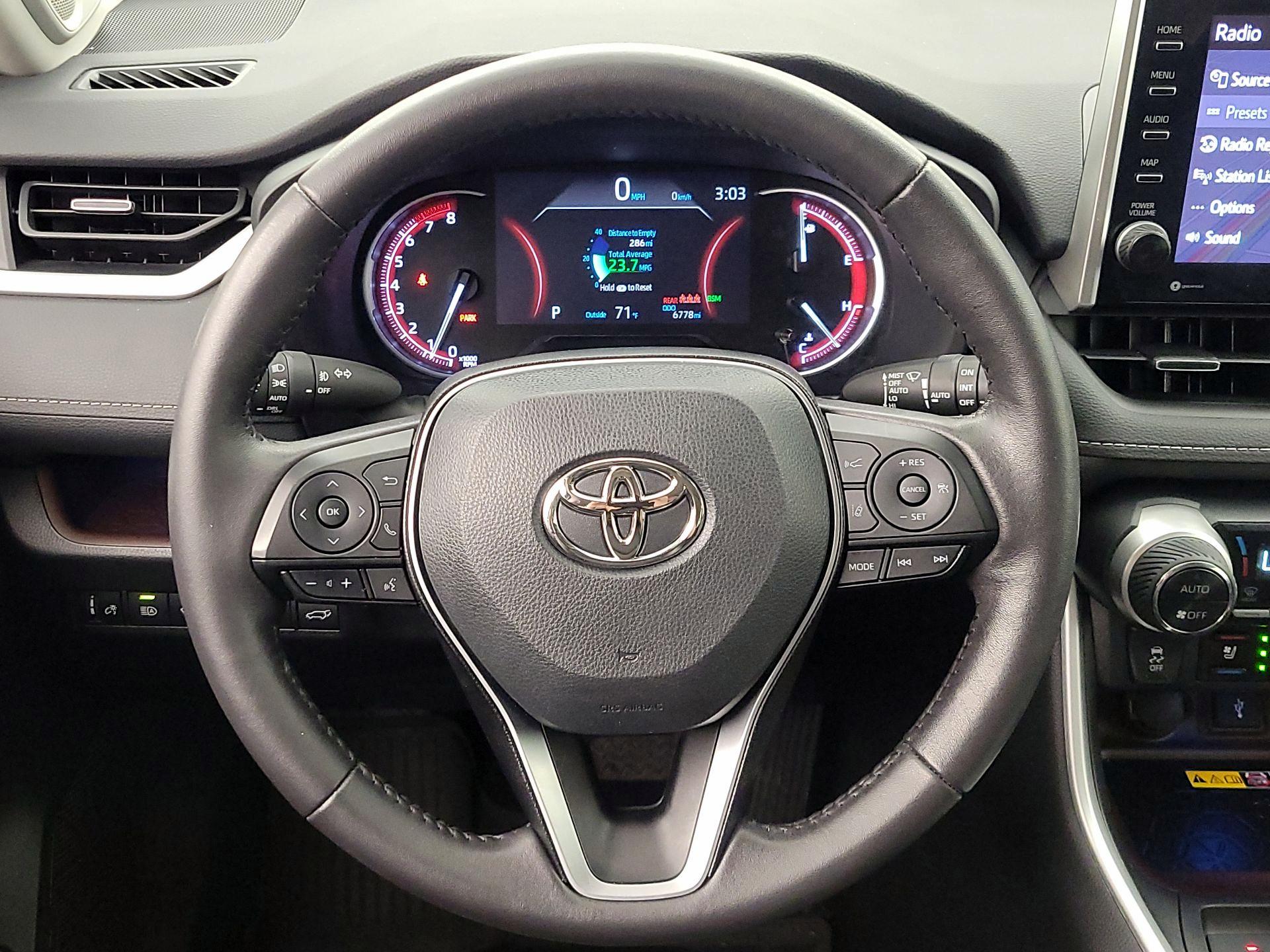 Thumbnail: 2022 Toyota RAV4 - 10