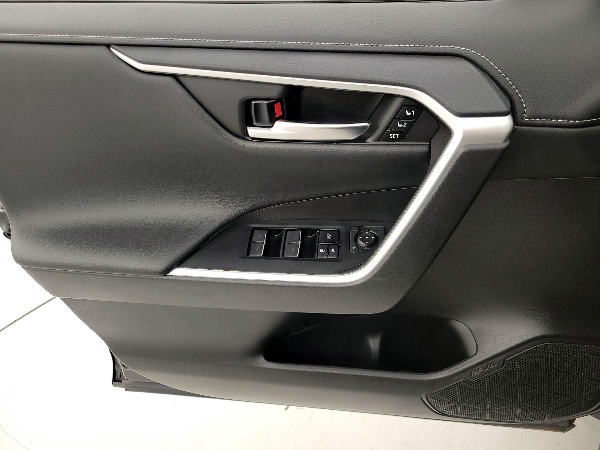 Thumbnail: 2022 Toyota RAV4 - 12