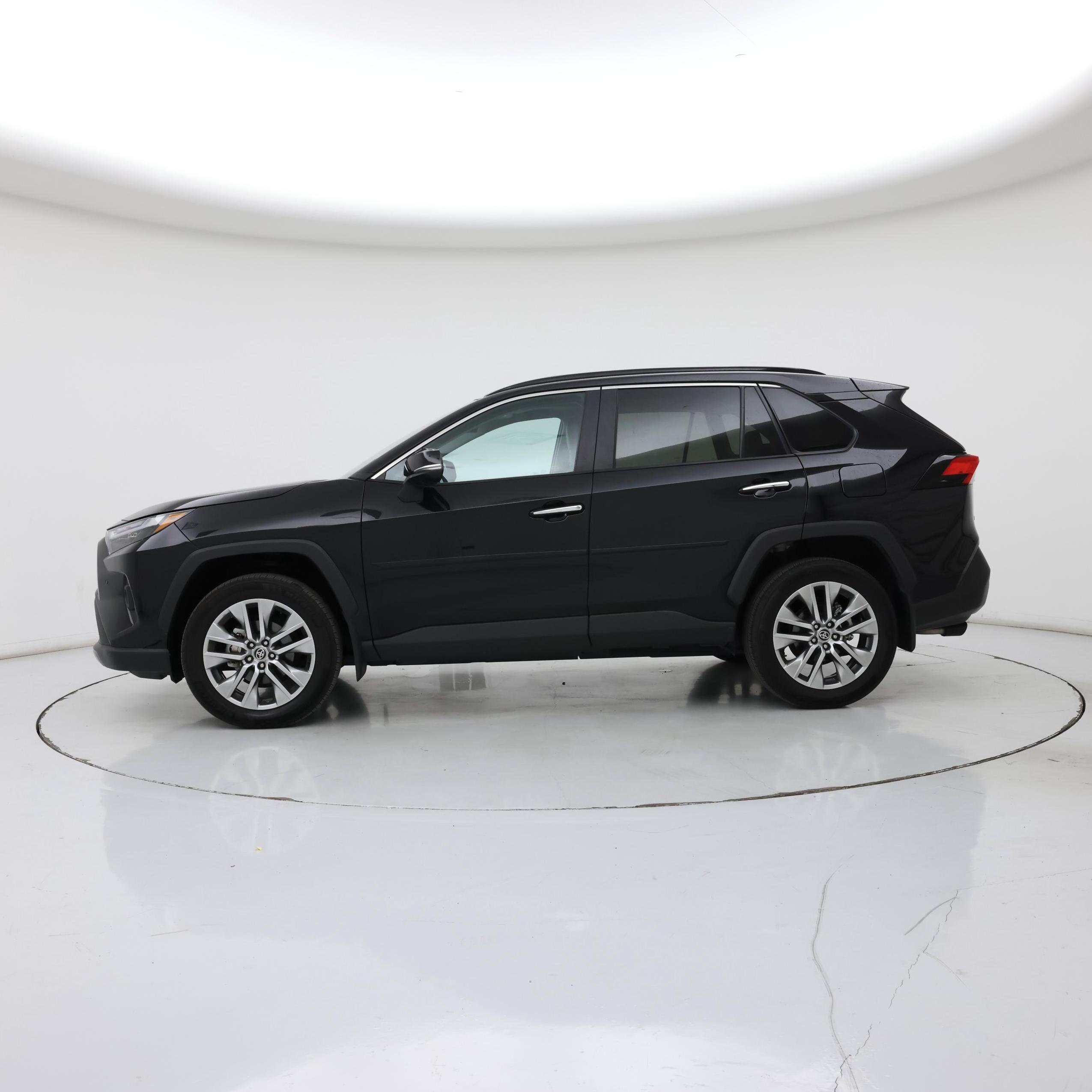 Thumbnail: 2022 Toyota RAV4 - 3