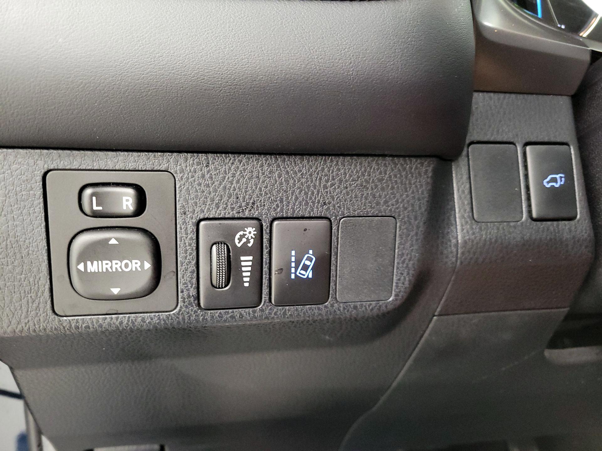 Thumbnail: 2017 Toyota RAV4 - 13