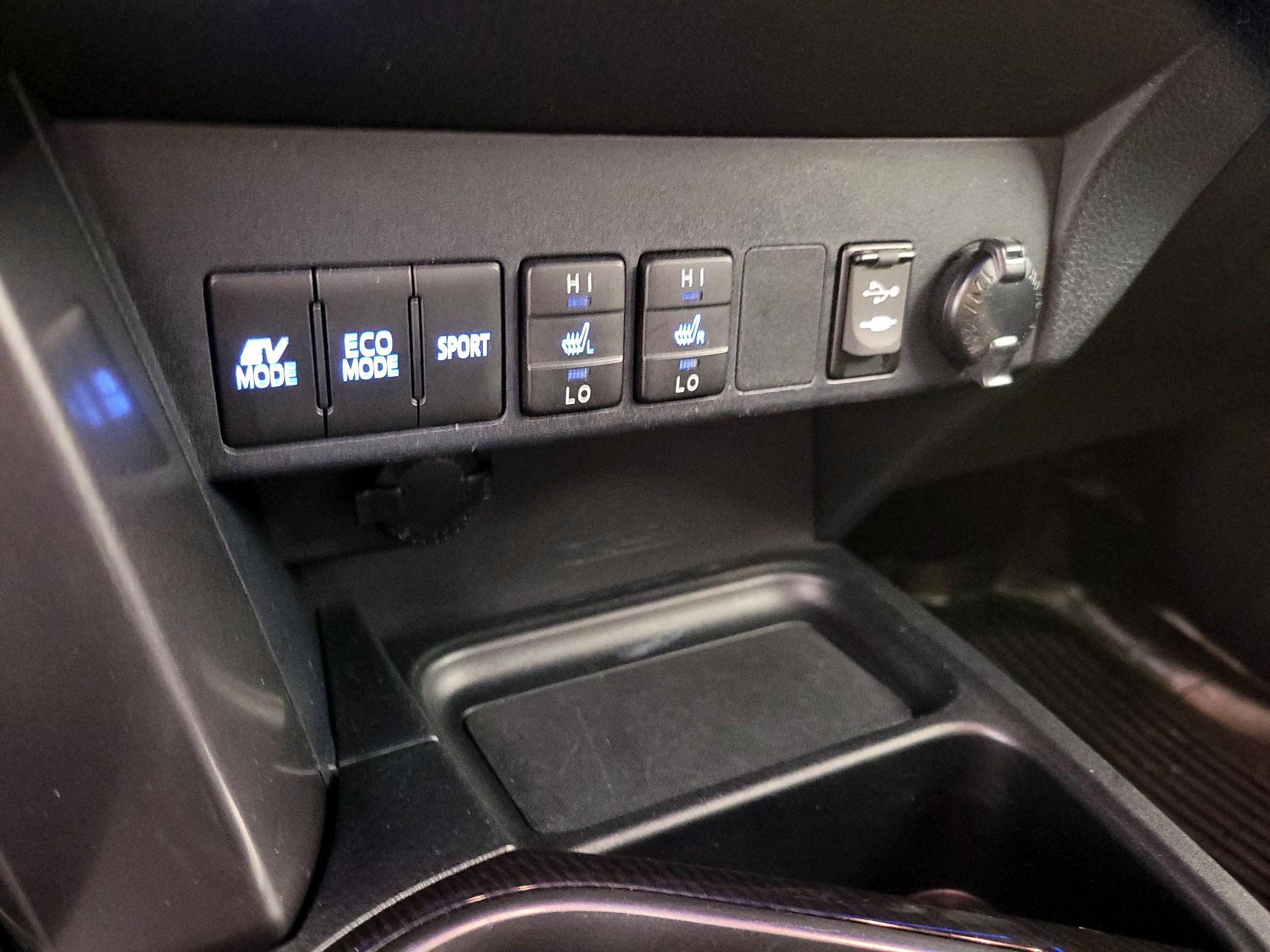 Thumbnail: 2017 Toyota RAV4 - 19