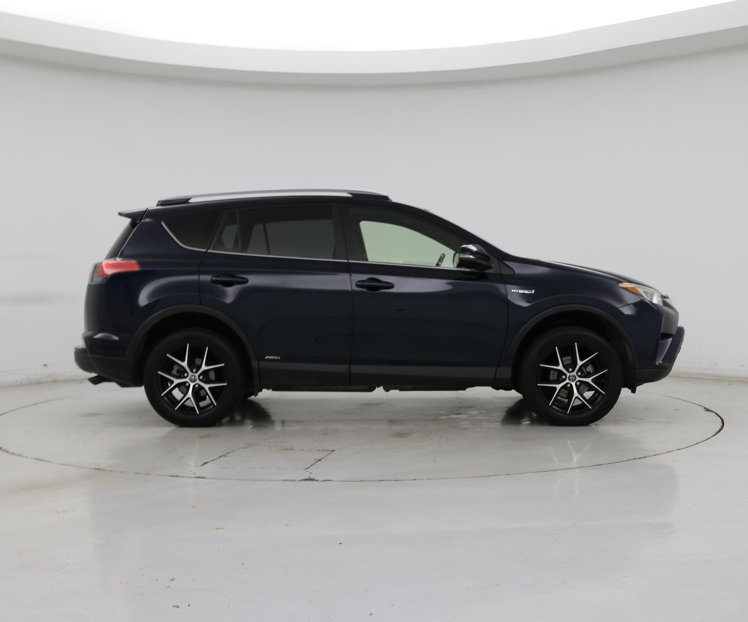 Thumbnail: 2017 Toyota RAV4 - 7