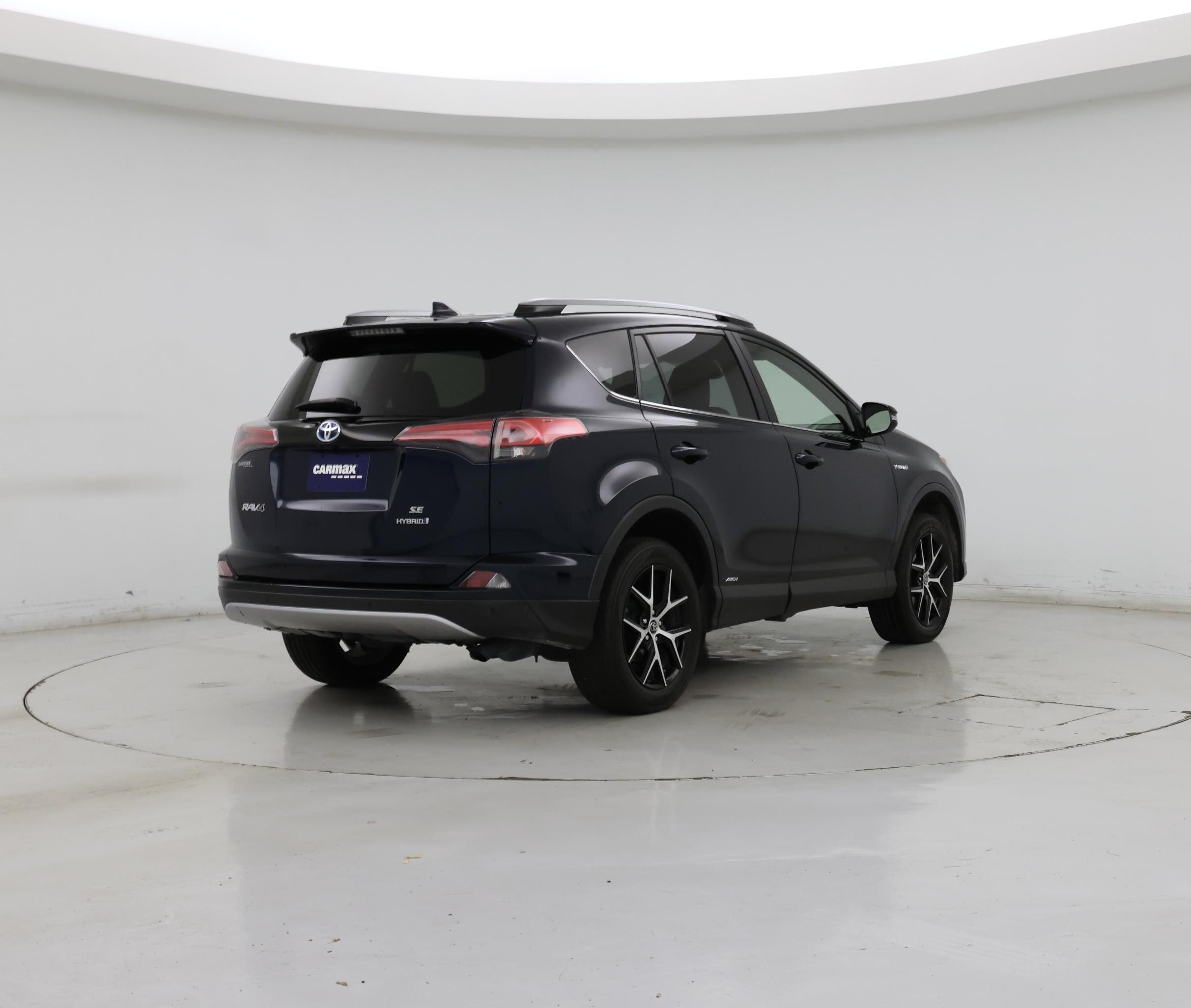 Thumbnail: 2017 Toyota RAV4 - 8