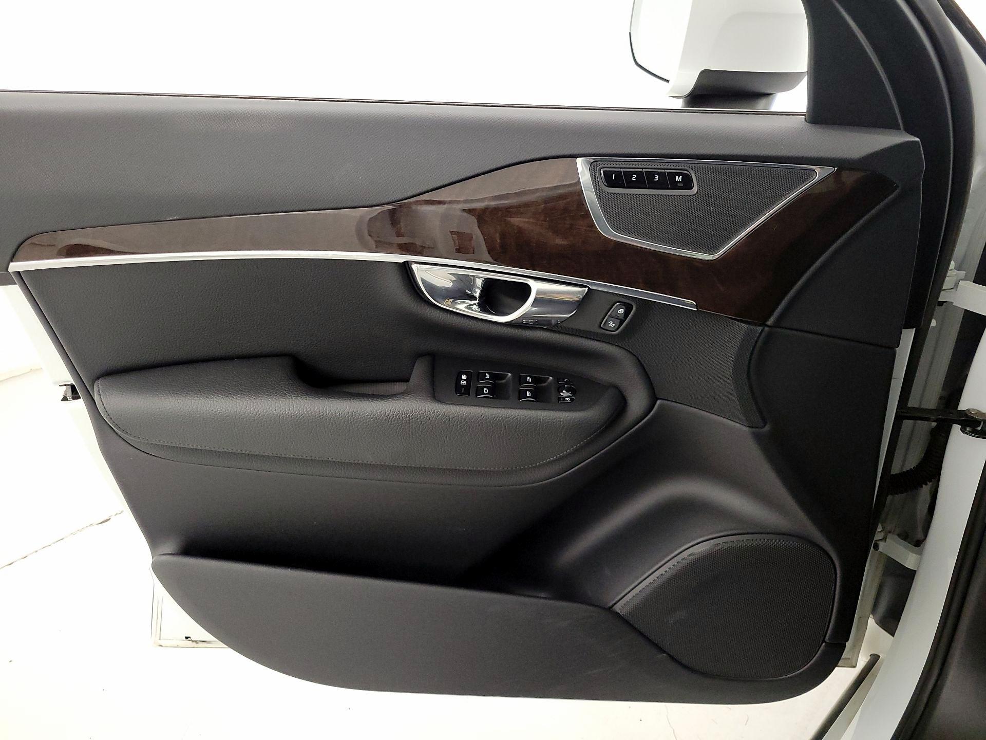 Thumbnail: 2016 Volvo XC90 - 12