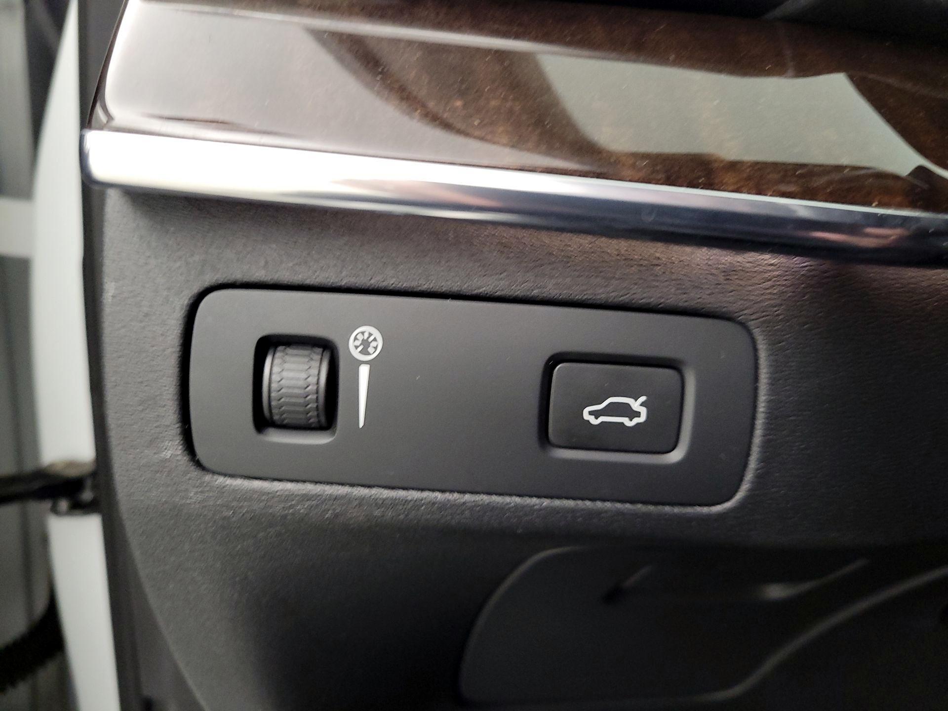 Thumbnail: 2016 Volvo XC90 - 13