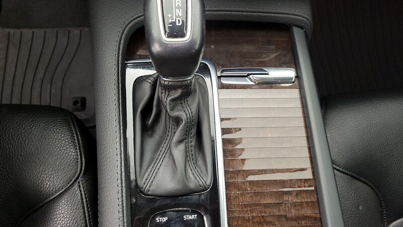 2016 Volvo XC90 T6 Momentum 18
