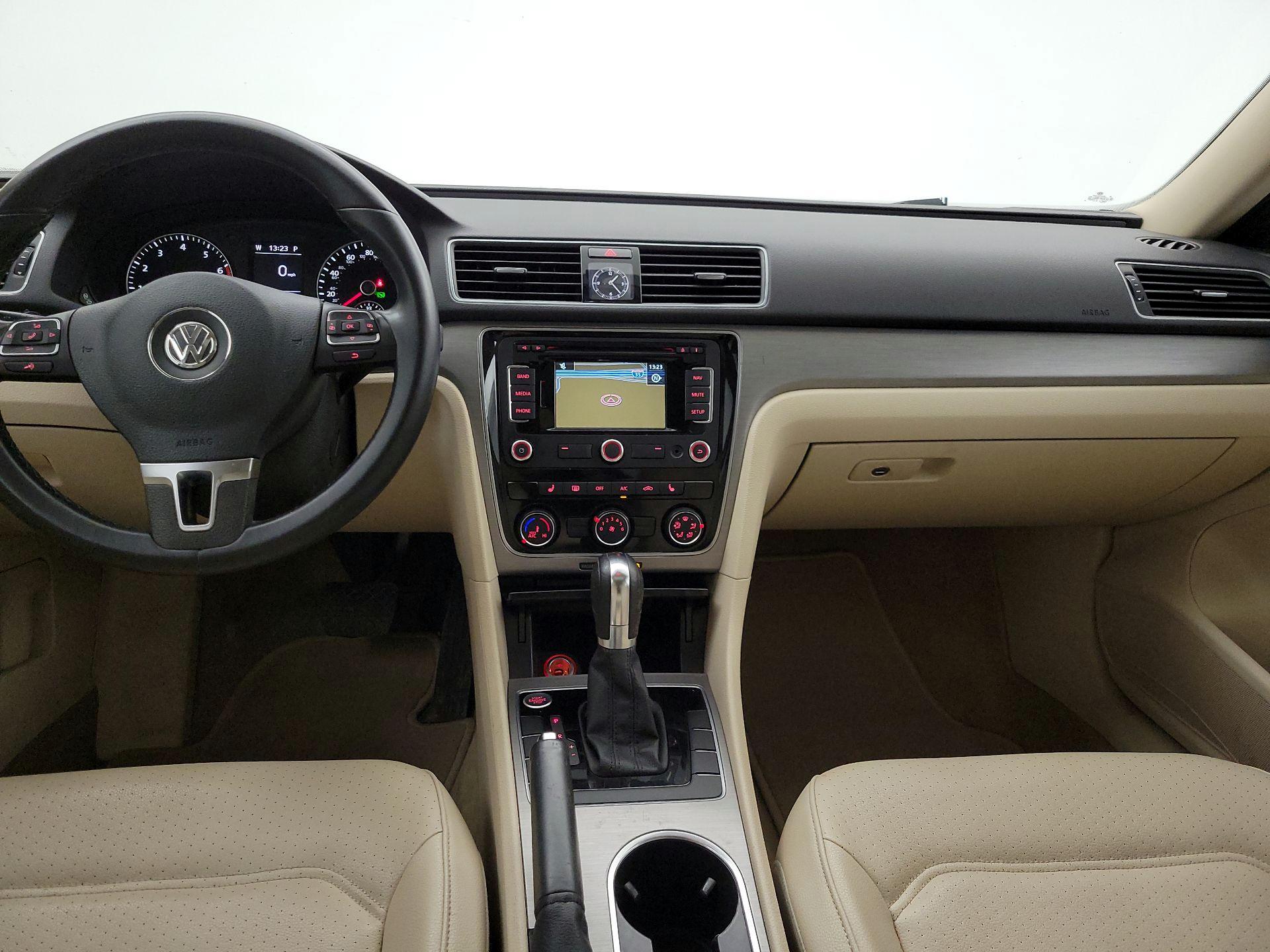 Thumbnail: 2014 Volkswagen Passat - 9
