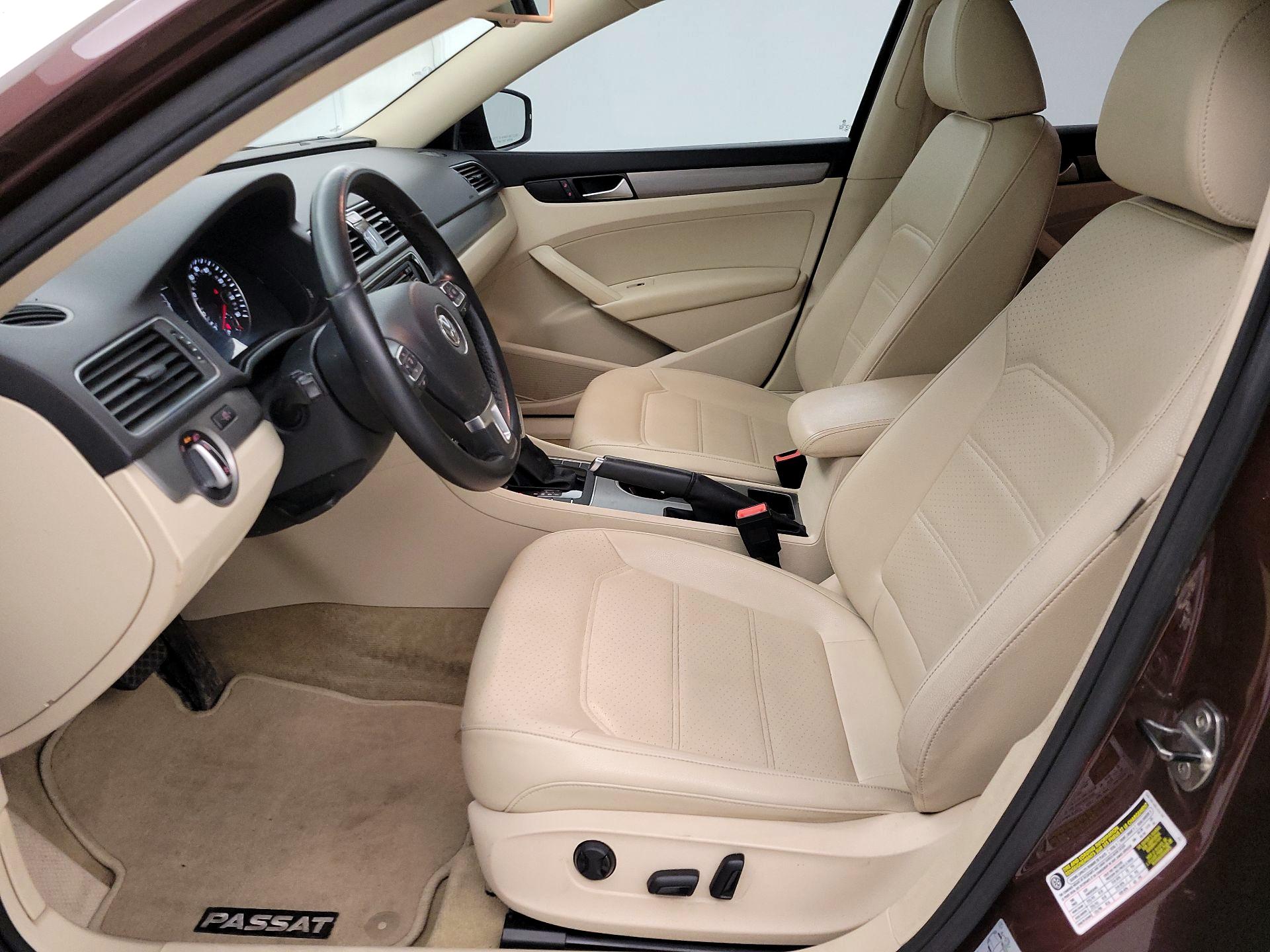 Thumbnail: 2014 Volkswagen Passat - 11