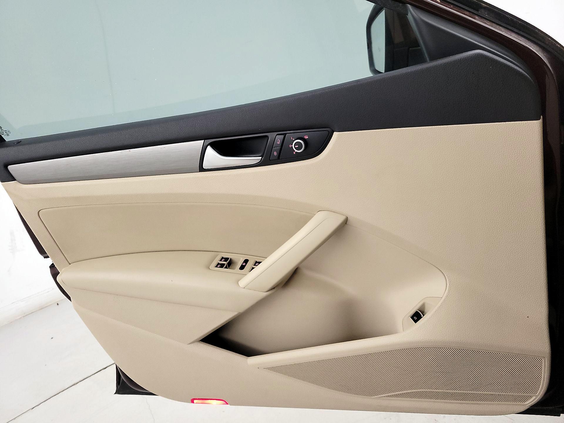 Thumbnail: 2014 Volkswagen Passat - 12