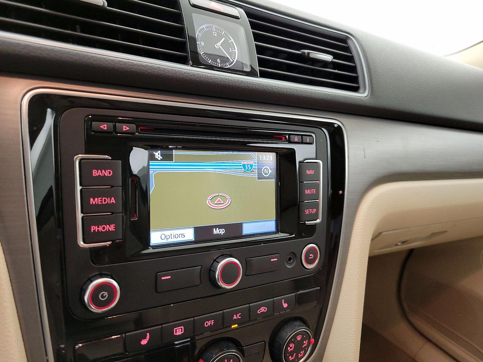 Thumbnail: 2014 Volkswagen Passat - 14