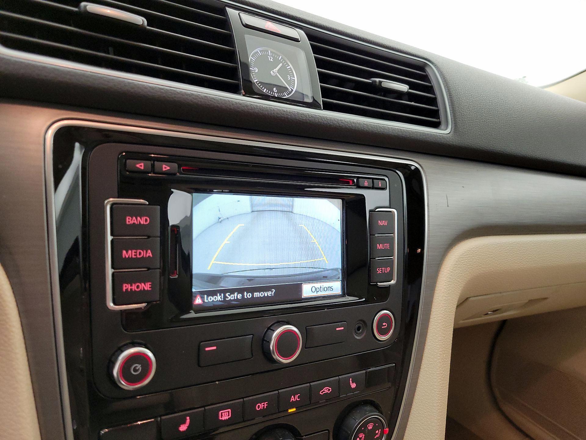 Thumbnail: 2014 Volkswagen Passat - 15