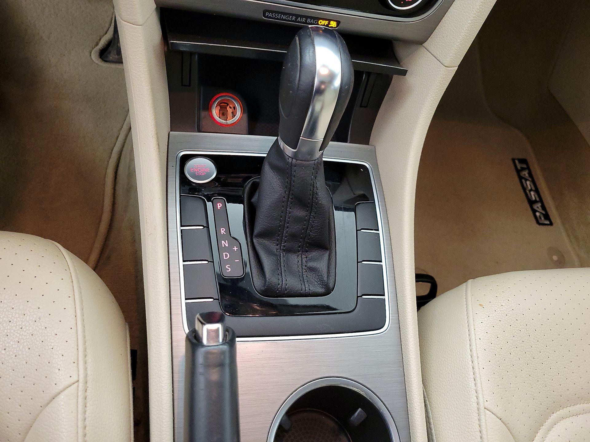 Thumbnail: 2014 Volkswagen Passat - 18