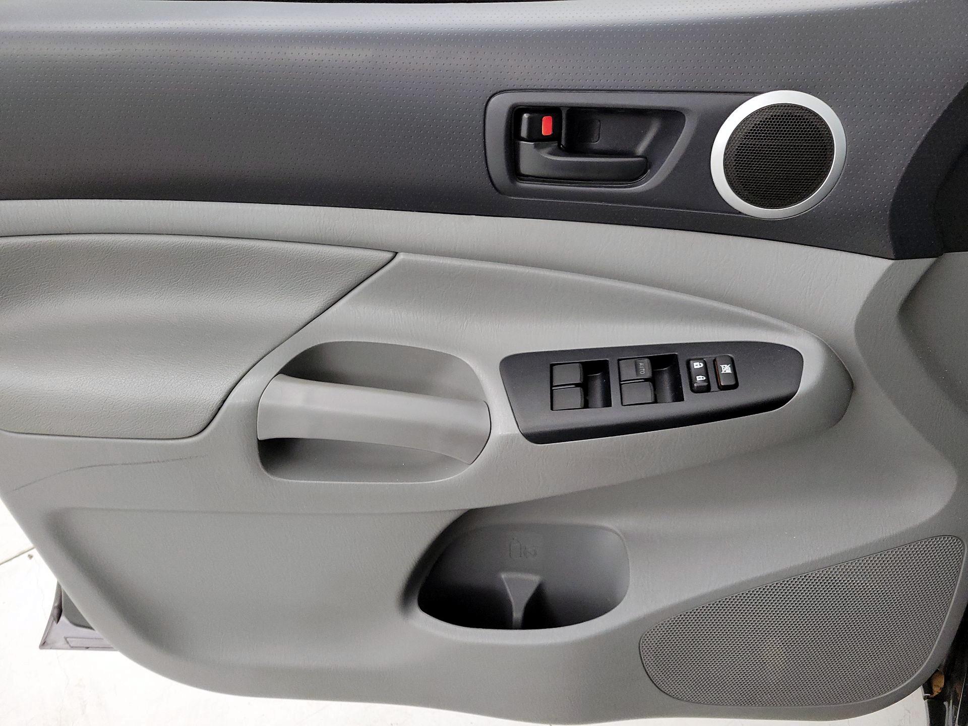 Thumbnail: 2014 Toyota Tacoma - 12