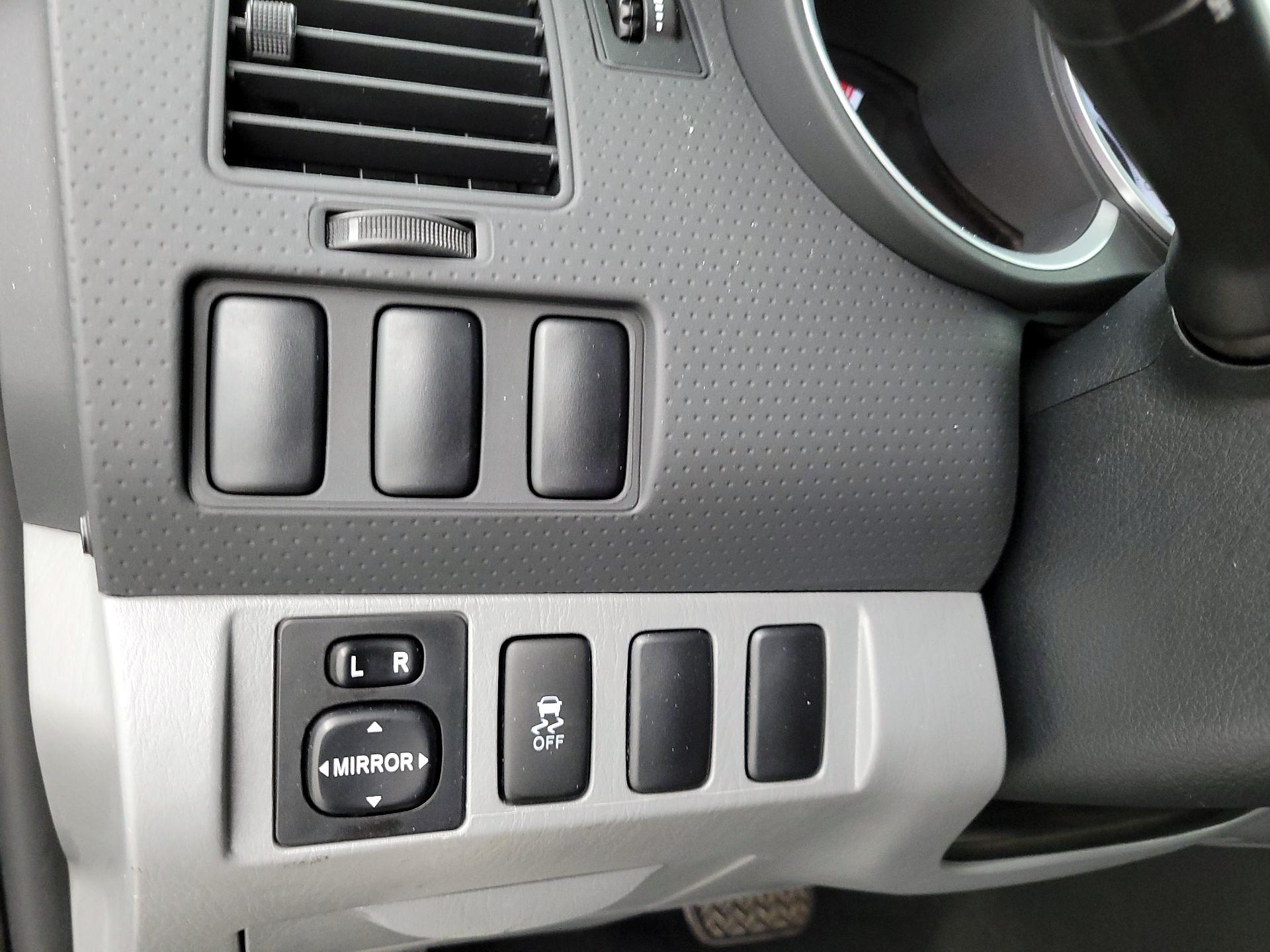 Thumbnail: 2014 Toyota Tacoma - 13