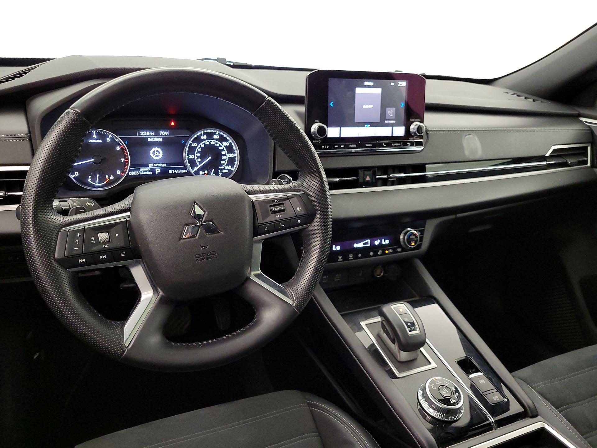 Thumbnail: 2022 Mitsubishi Outlander - 9